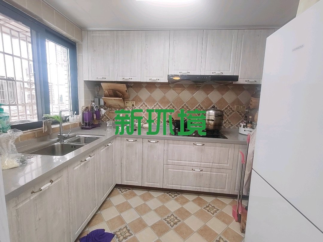 广茂园一期  4室2厅2卫   148.00万厨房