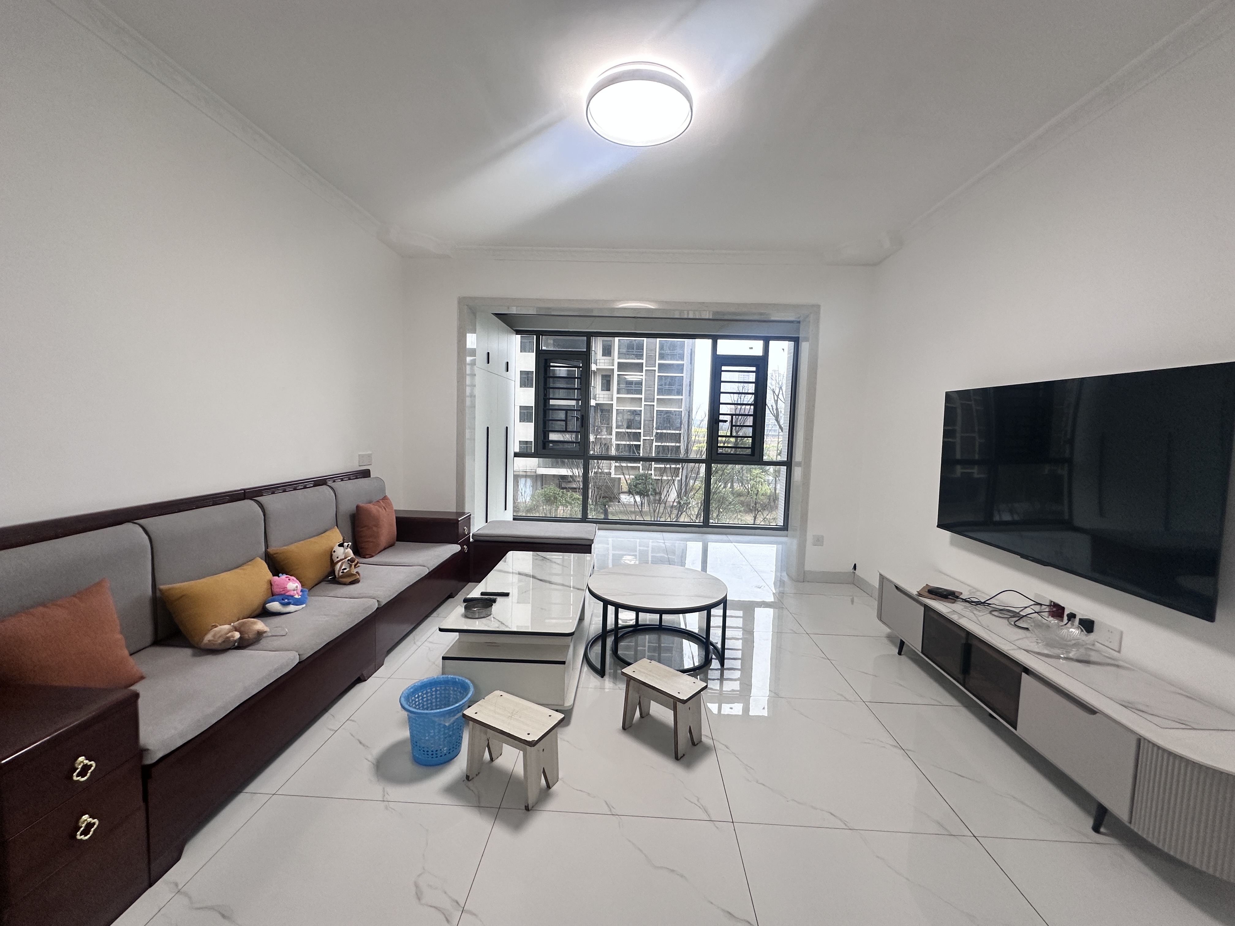 互助小区电梯房 3室2厅2卫 1700.0元/月 互助小区电梯房 3室2厅2卫 1700.0元/月室内图