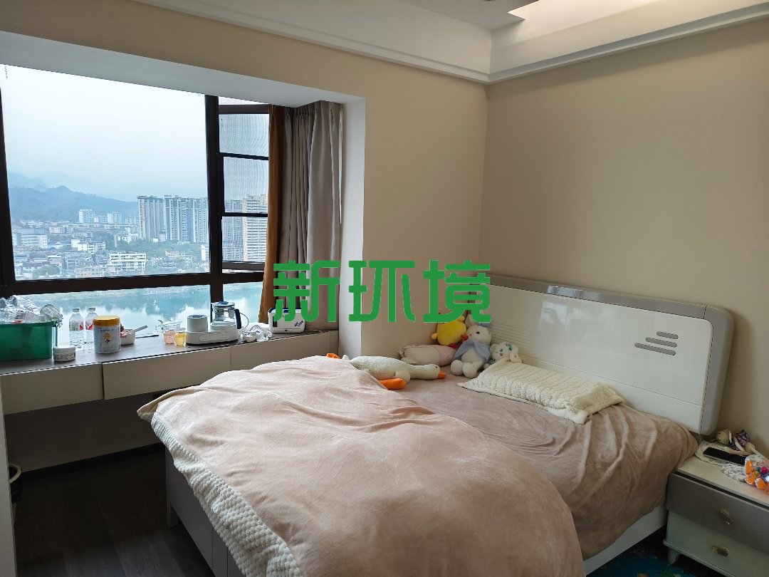 东宸江山里  4室2厅2卫   97.00万客厅
