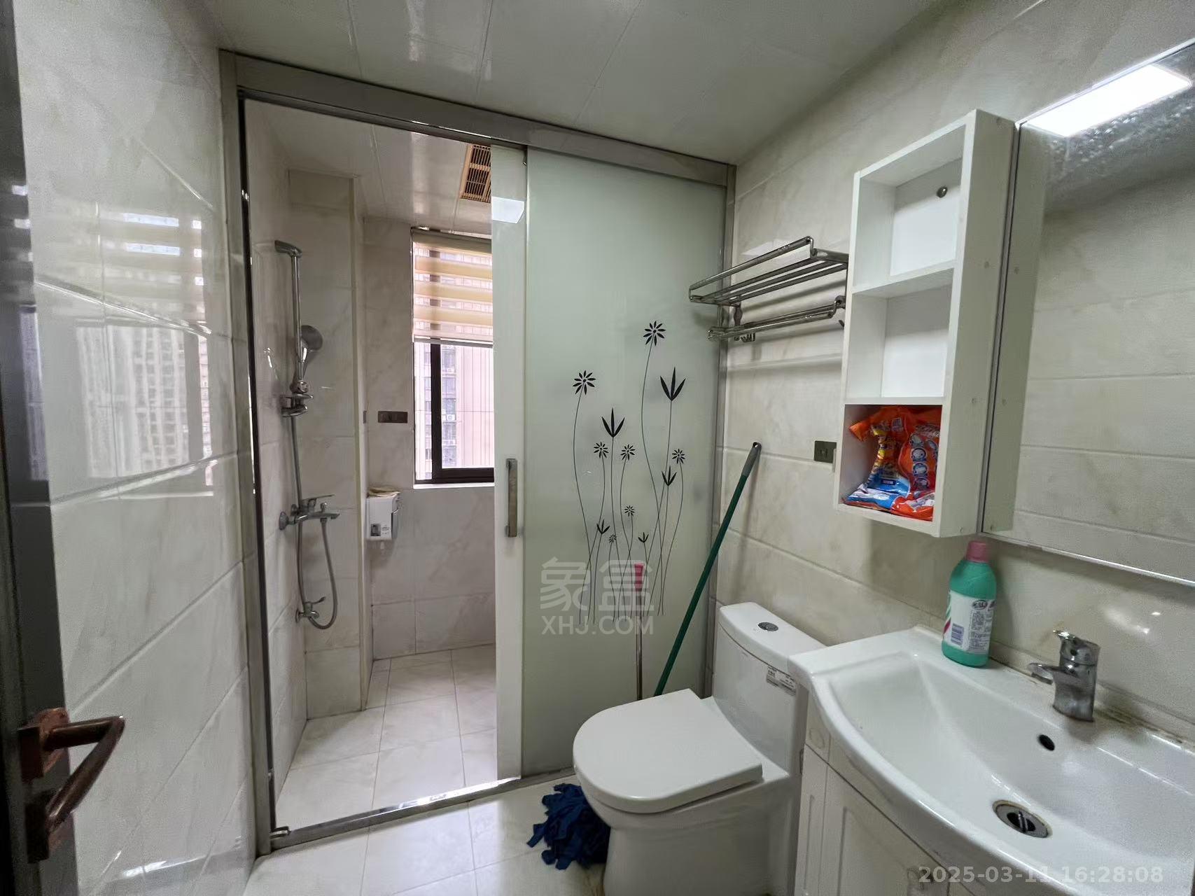 中泰财富湘江 3室2厅1卫 2200.0元/月 中泰财富湘江 3室2厅1卫 2200.0元/月室内图