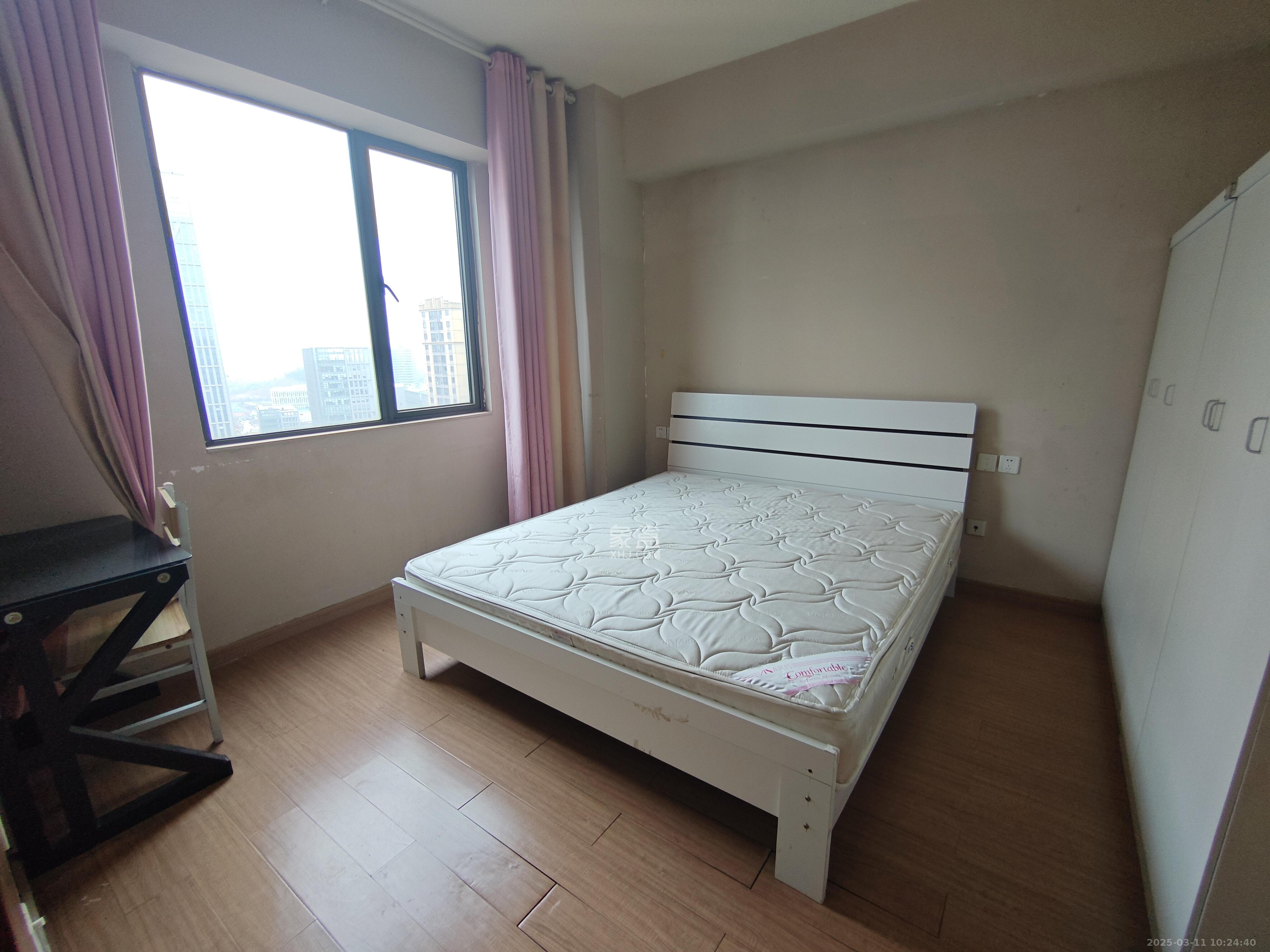 麓谷小镇  3室2厅1卫   2200.00元/月室内图