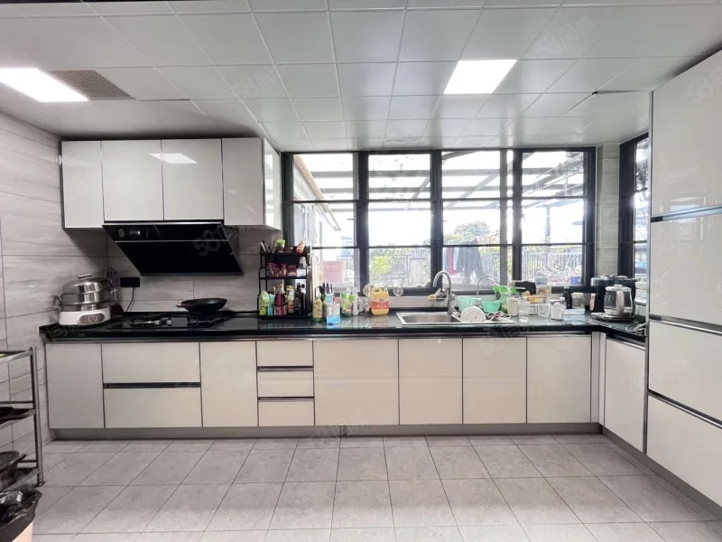 东岳新外滩 4室2厅2卫 146.0万 东岳新外滩 4室2厅2卫 146.0万客厅