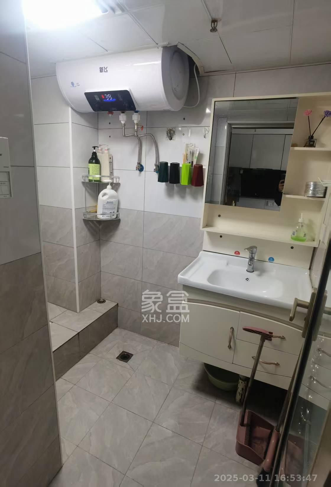 东盈商业广场(华泉城市广场)  2室1厅1卫    2600.0元/月 东盈商业广场(华泉城市广场)  2室1厅1卫    2600.0元/月室内图