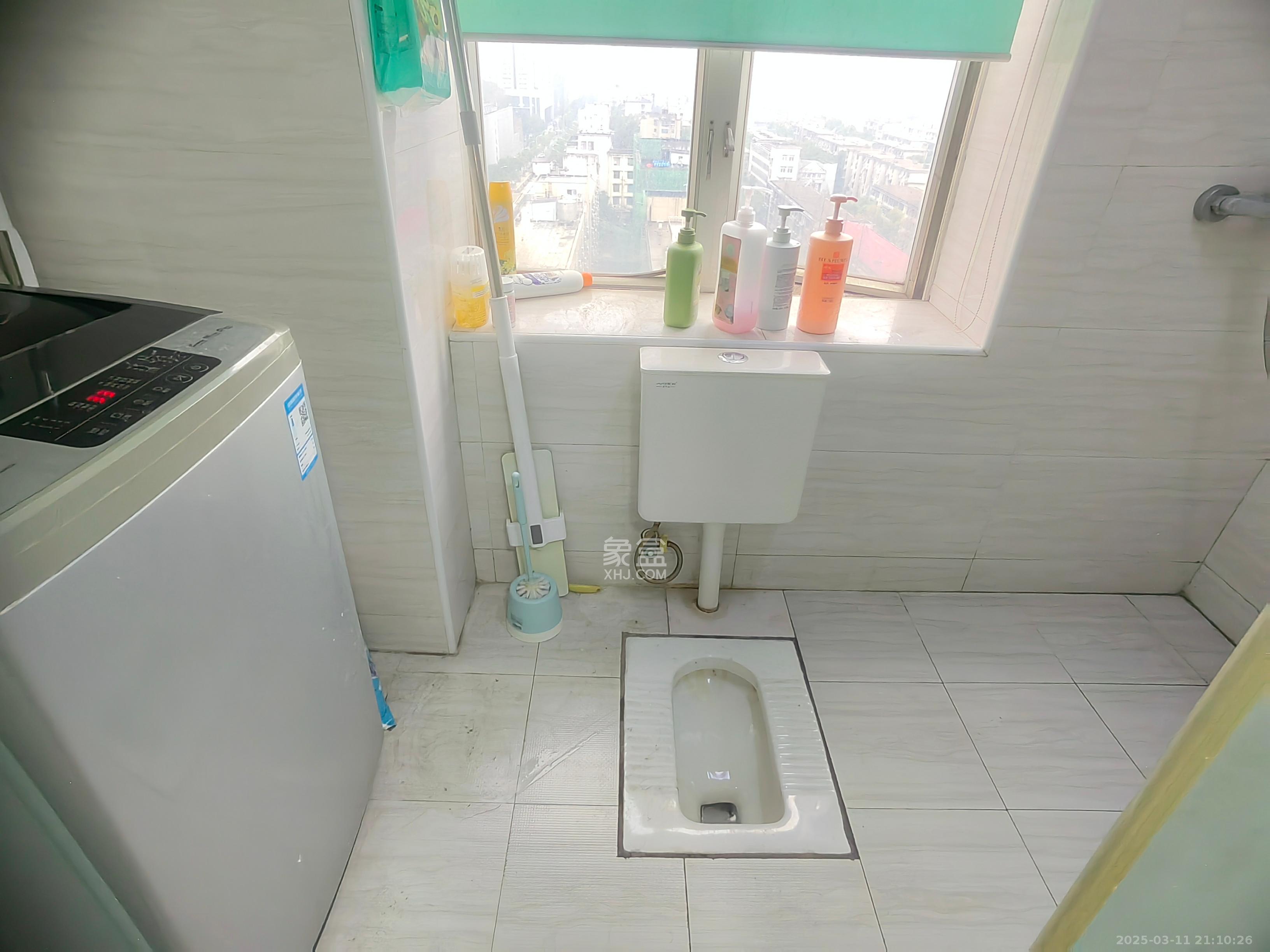 华瑞电子商厦（湖南科佳摄影城）  2室1厅1卫   2000.00元/月室内图