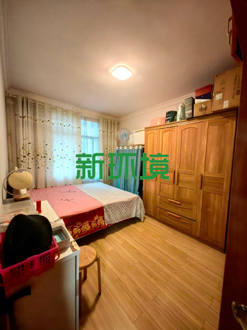 鞭子厂宿舍  3室2厅1卫    32.0万 鞭子厂宿舍  3室2厅1卫    32.0万客厅