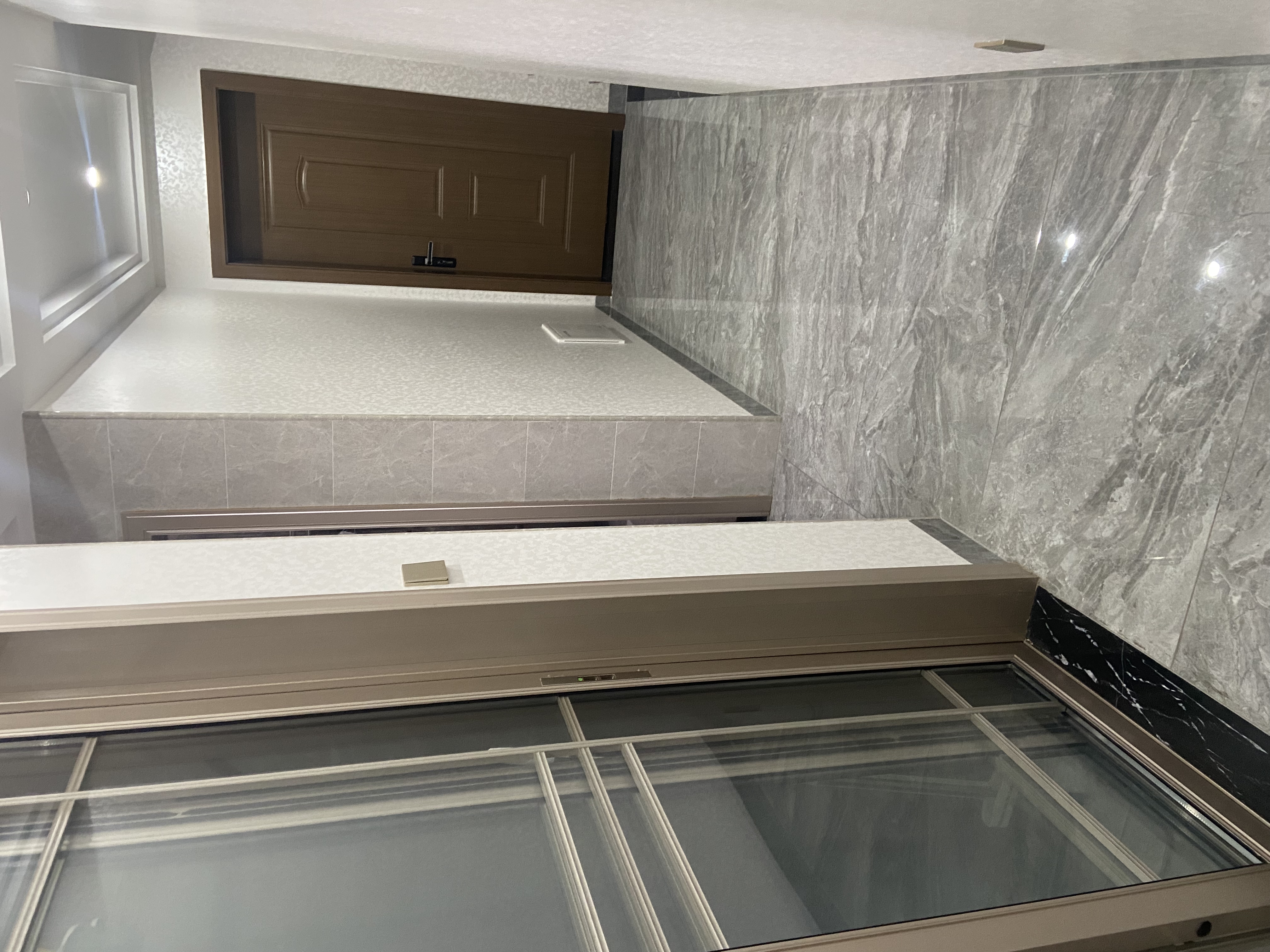 道伟山水华苑 3室2厅2卫 2000.0元/月 道伟山水华苑 3室2厅2卫 2000.0元/月室内图