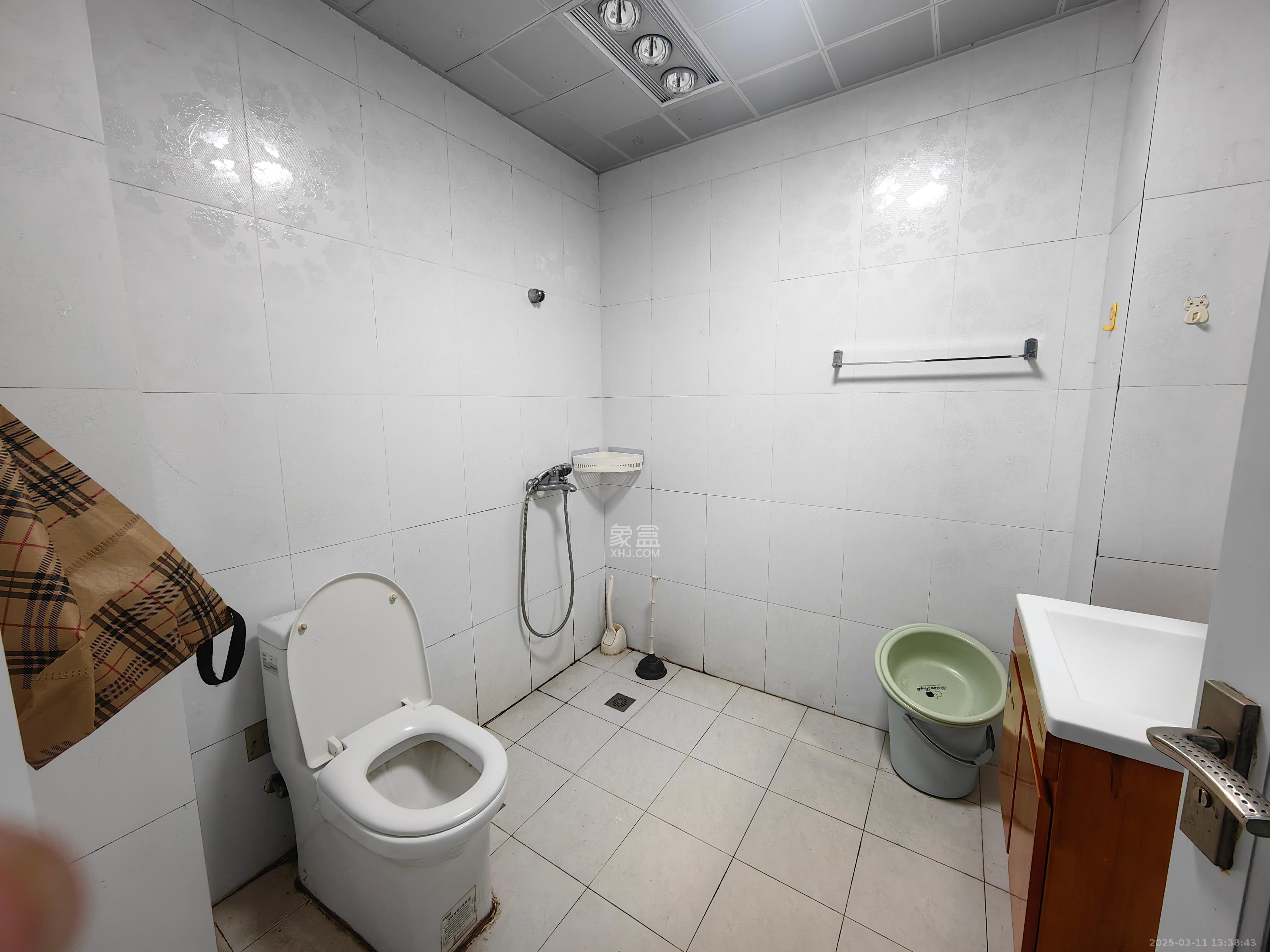 华银南苑 3室2厅2卫 2100.0元/月 华银南苑 3室2厅2卫 2100.0元/月室内图