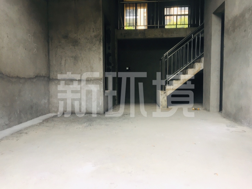 天门壹号  5室2厅3卫   145.00万客厅