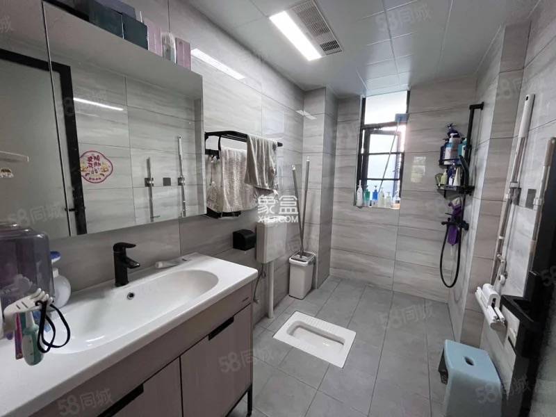 东岳新外滩 4室2厅2卫 146.0万 东岳新外滩 4室2厅2卫 146.0万客厅