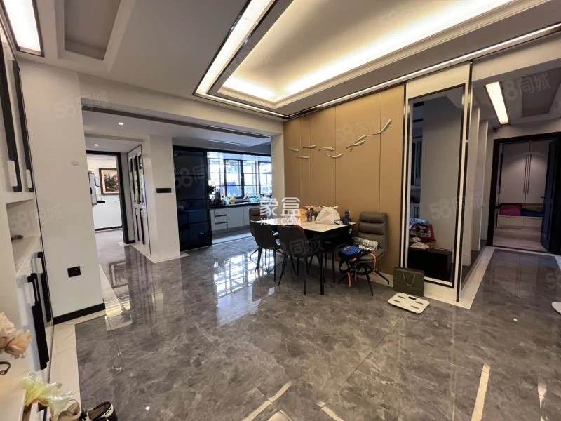 东岳新外滩 4室2厅2卫 146.0万 东岳新外滩 4室2厅2卫 146.0万客厅