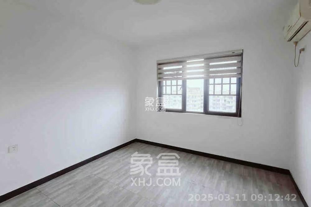 润和长郡(润和紫郡二三期) 5室2厅2卫 2100.0元/月 润和长郡(润和紫郡二三期) 5室2厅2卫 2100.0元/月室内图