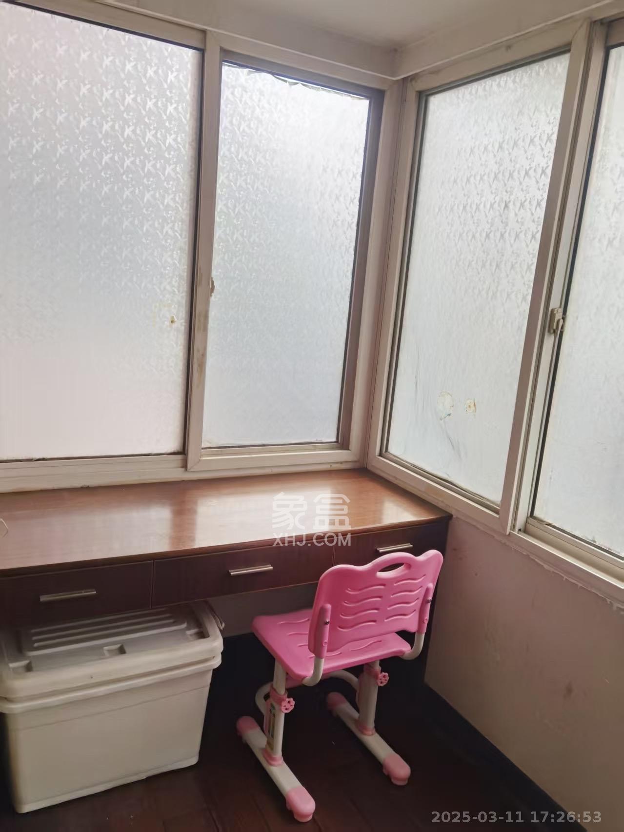 和顺园公寓  3室2厅2卫   2000.00元/月