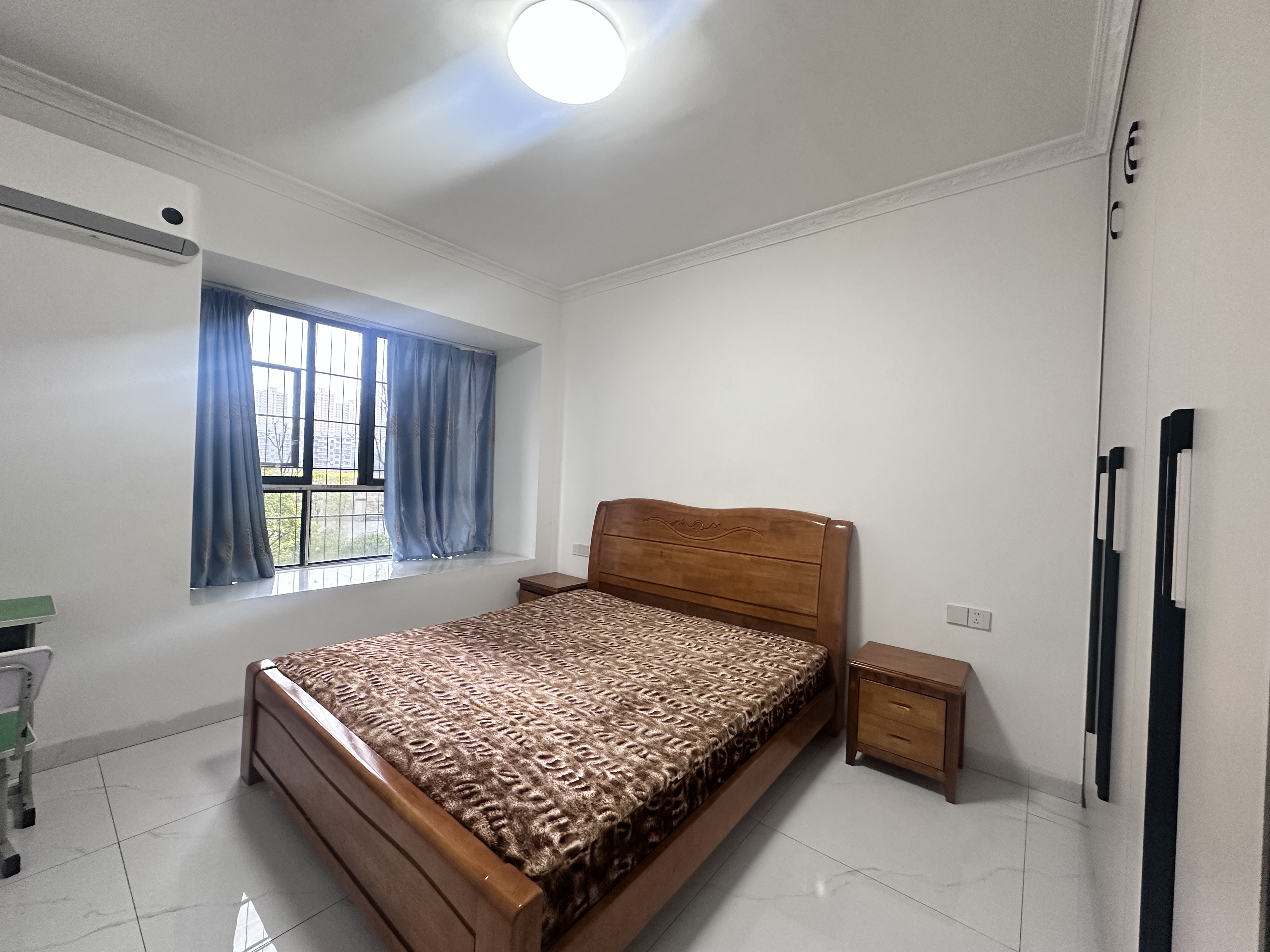 互助小区电梯房 3室2厅2卫 1700.0元/月 互助小区电梯房 3室2厅2卫 1700.0元/月室内图