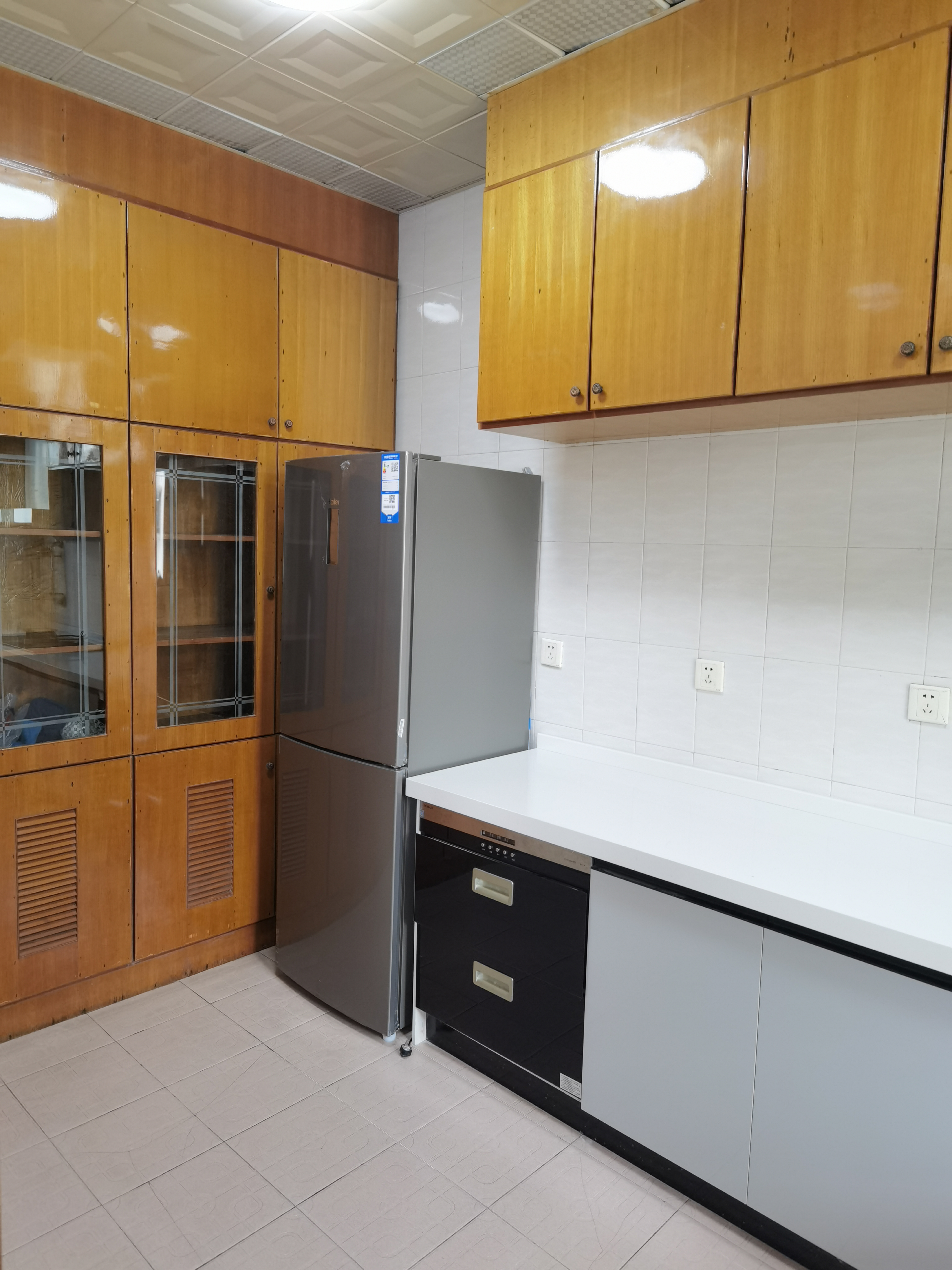 赫山区青年路茂林社区 3室2厅1卫 1200.0元/月 赫山区青年路茂林社区 3室2厅1卫 1200.0元/月室内图