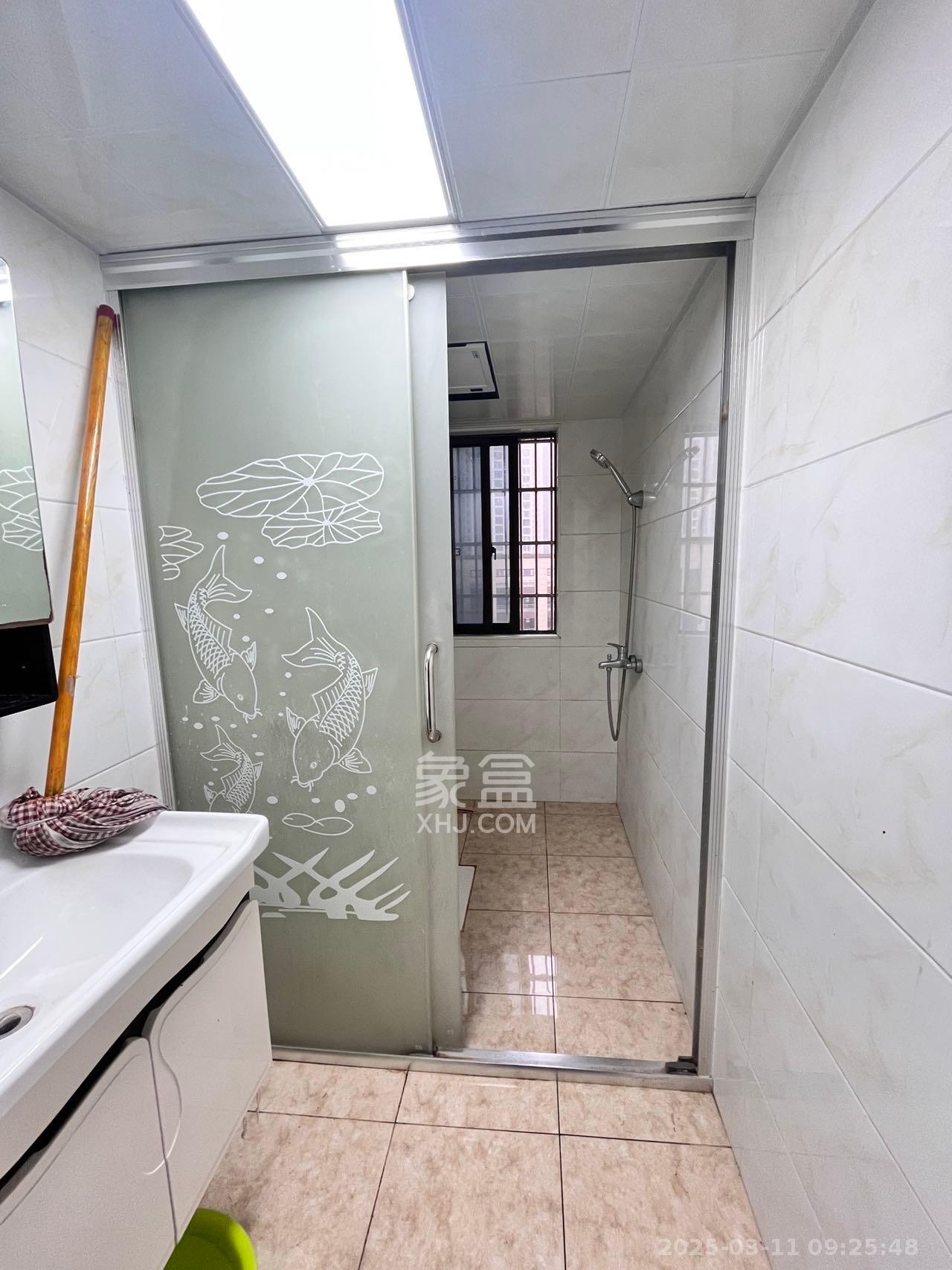 联丰苑 3室2厅2卫 2100.0元/月 联丰苑 3室2厅2卫 2100.0元/月室内图