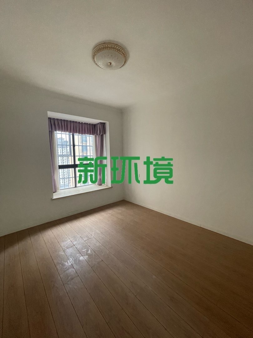 龙源华城  3室2厅2卫   89.80万客厅