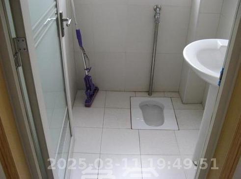 山水华景  1室2厅1卫    1700.0元/月室内图