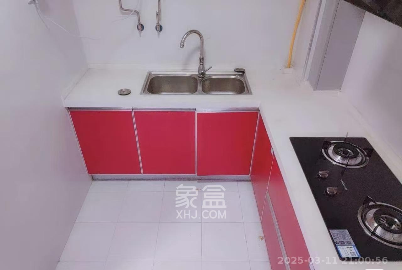 四方小区综合楼（四方嘉丽）  5室2厅2卫   3200.00元/月室内图