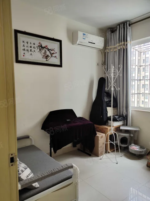 绿谷康都 4室2厅2卫 205.0万 绿谷康都 4室2厅2卫 205.0万客厅