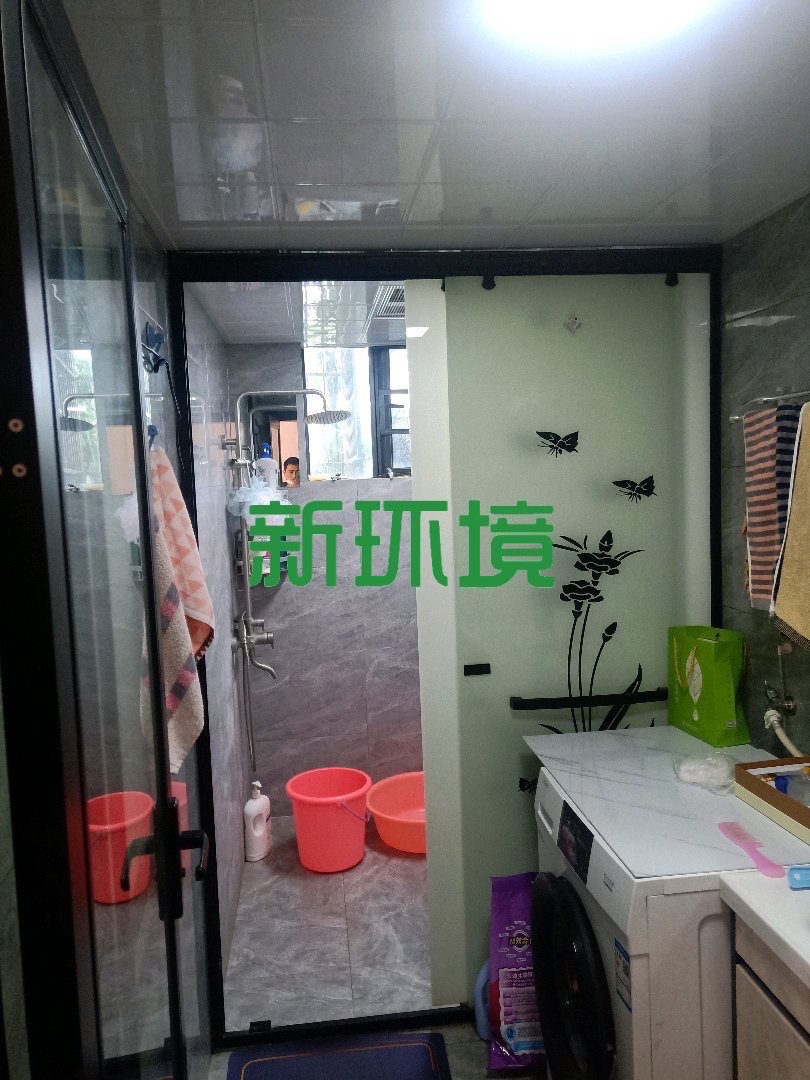 东方明珠  3室2厅2卫   62.00万客厅