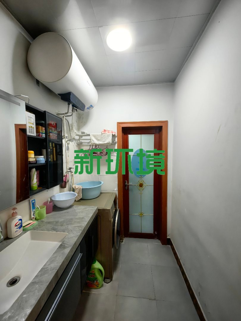 鞭子厂宿舍  3室2厅1卫    32.0万 鞭子厂宿舍  3室2厅1卫    32.0万客厅