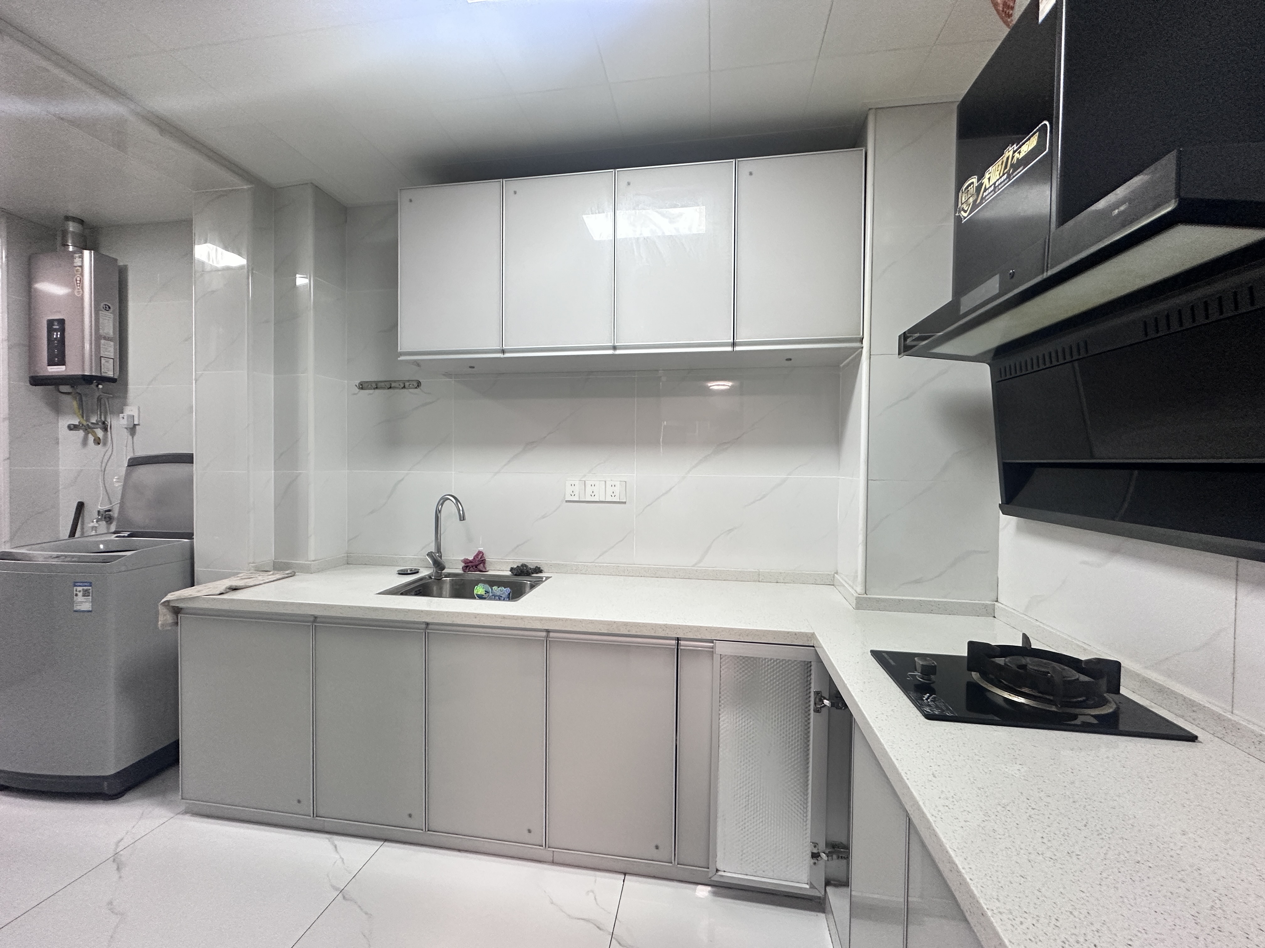 互助小区电梯房 3室2厅2卫 1700.0元/月 互助小区电梯房 3室2厅2卫 1700.0元/月室内图