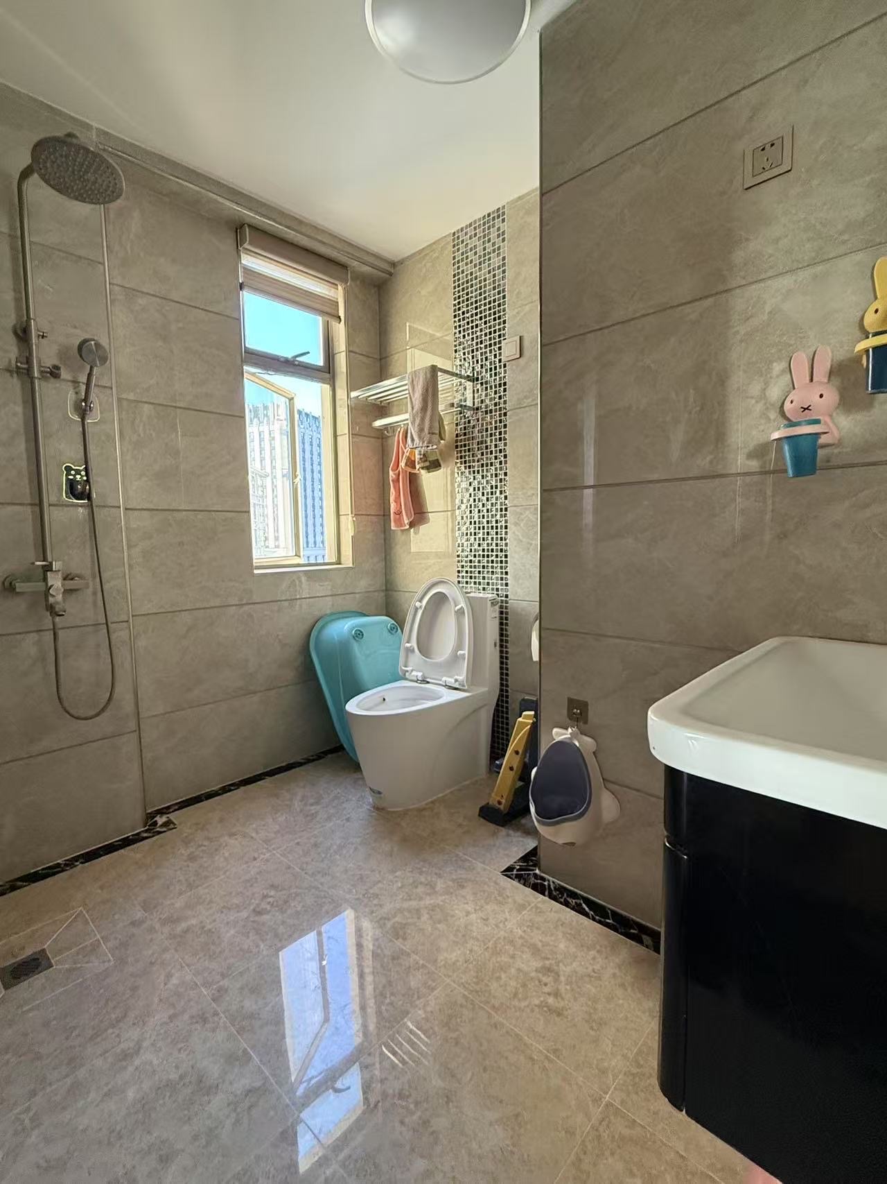 水岸长桥  3室2厅1卫    170.0万 水岸长桥  3室2厅1卫    170.0万客厅