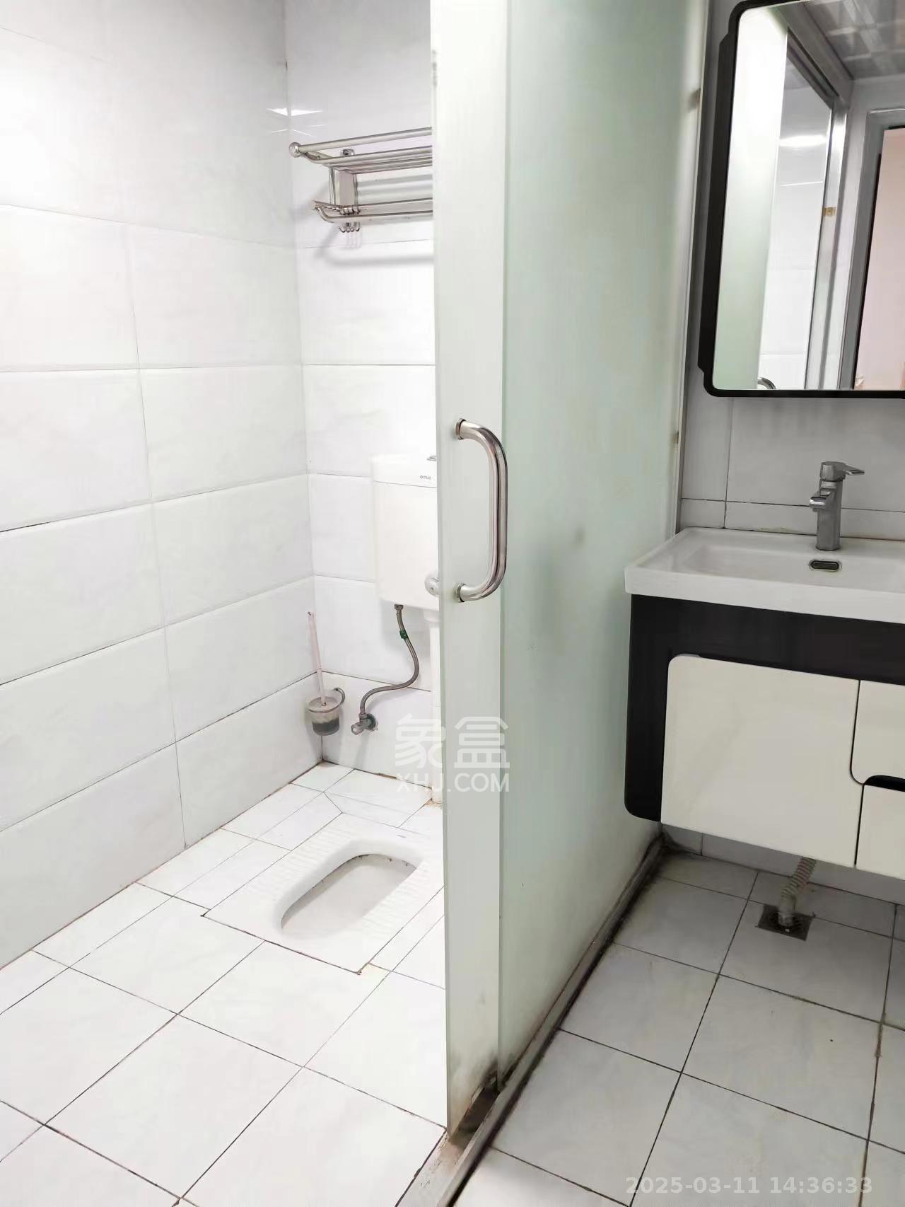 上海城小区  2室2厅1卫    2300.0元/月室内图