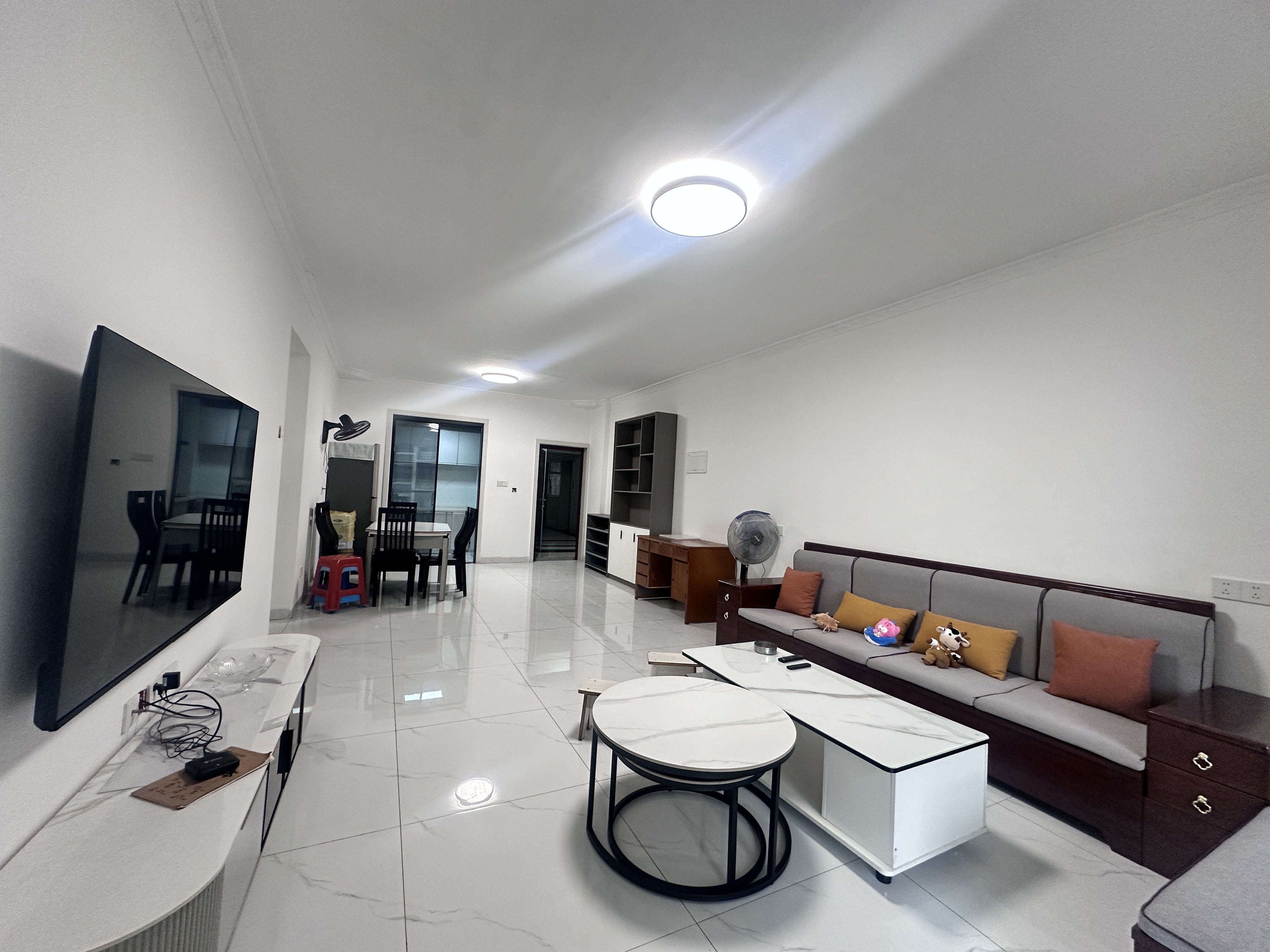 互助小区电梯房 3室2厅2卫 1700.0元/月 互助小区电梯房 3室2厅2卫 1700.0元/月室内图