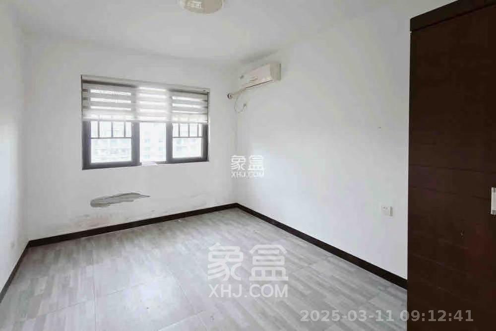 润和长郡(润和紫郡二三期) 5室2厅2卫 2100.0元/月 润和长郡(润和紫郡二三期) 5室2厅2卫 2100.0元/月室内图