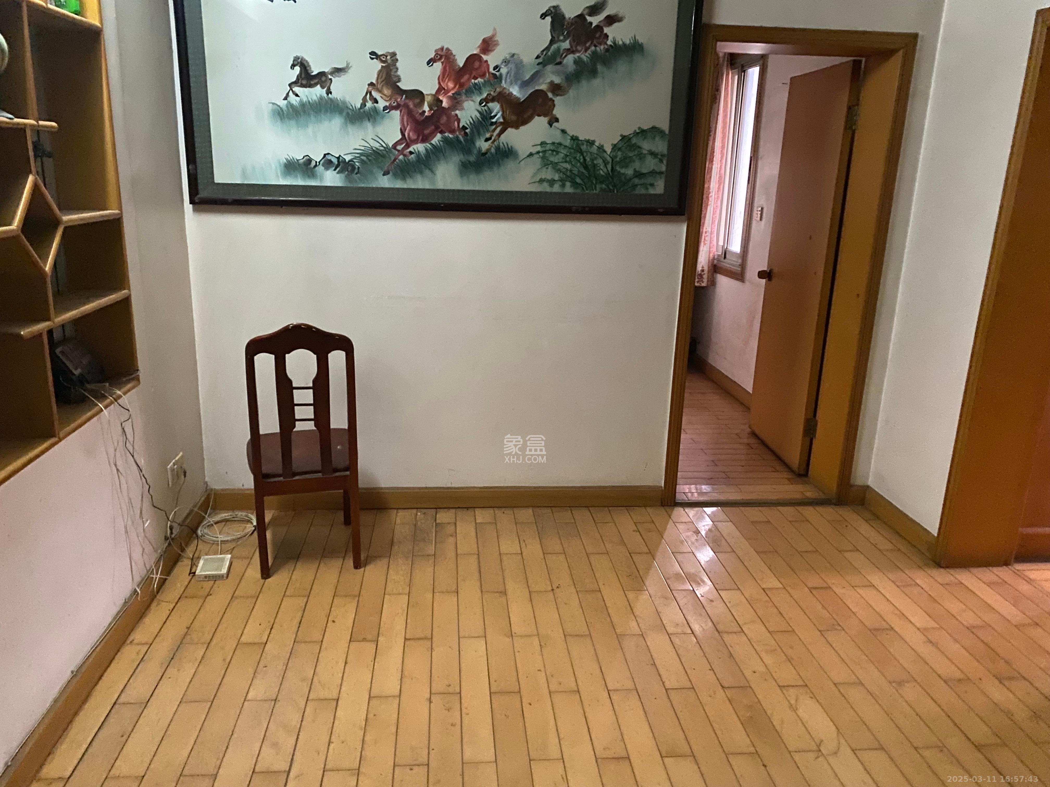 八一路散盘  4室1厅1卫   2100.00元/月