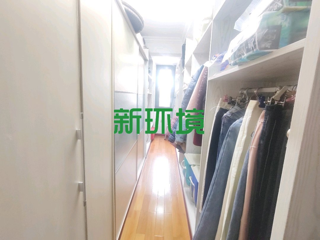 广茂园一期  4室2厅2卫   148.00万客厅