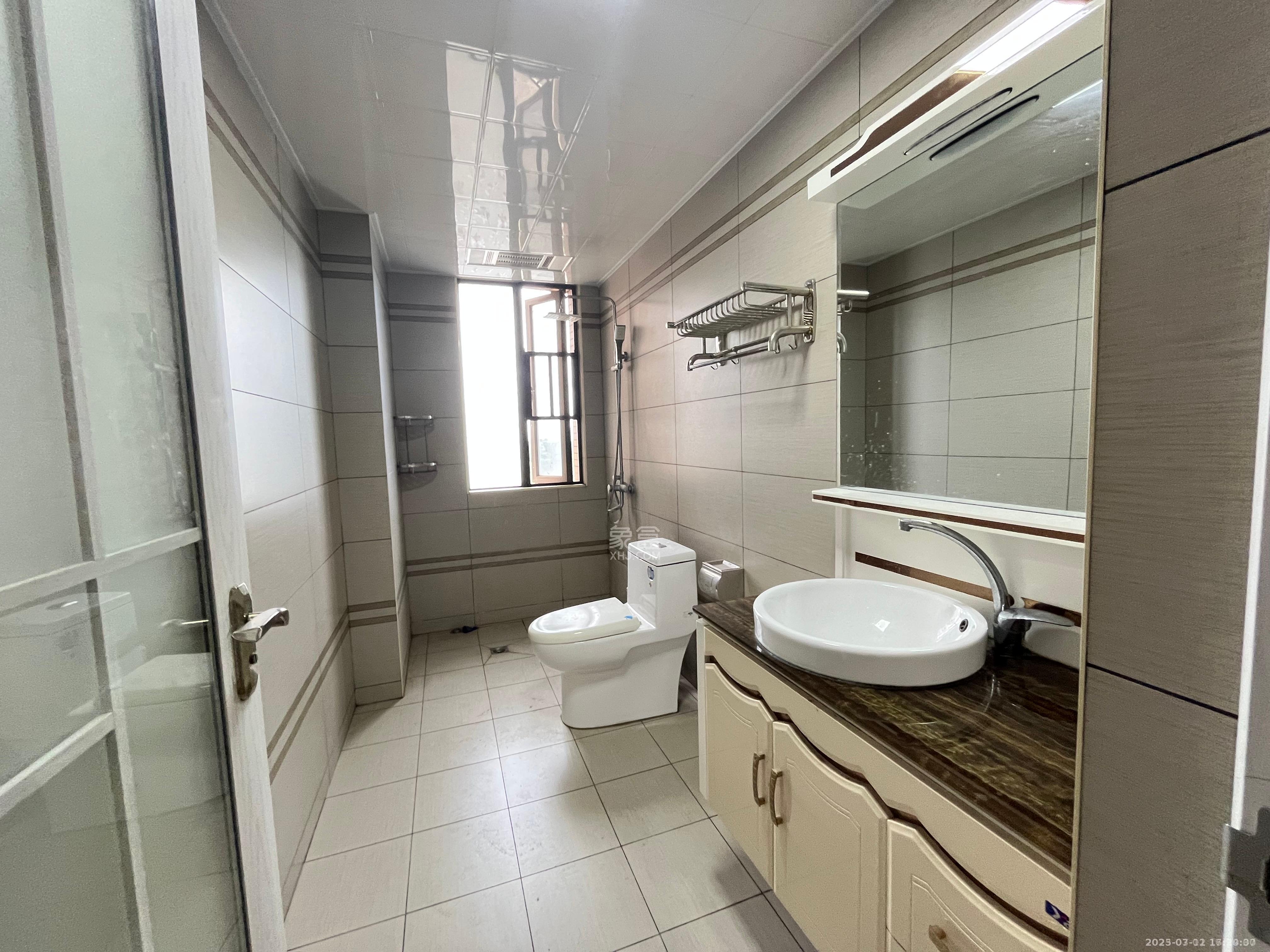 凯旋名门人民中路1006号 4室2厅2卫 2300.0元/月 凯旋名门人民中路1006号 4室2厅2卫 2300.0元/月室内图