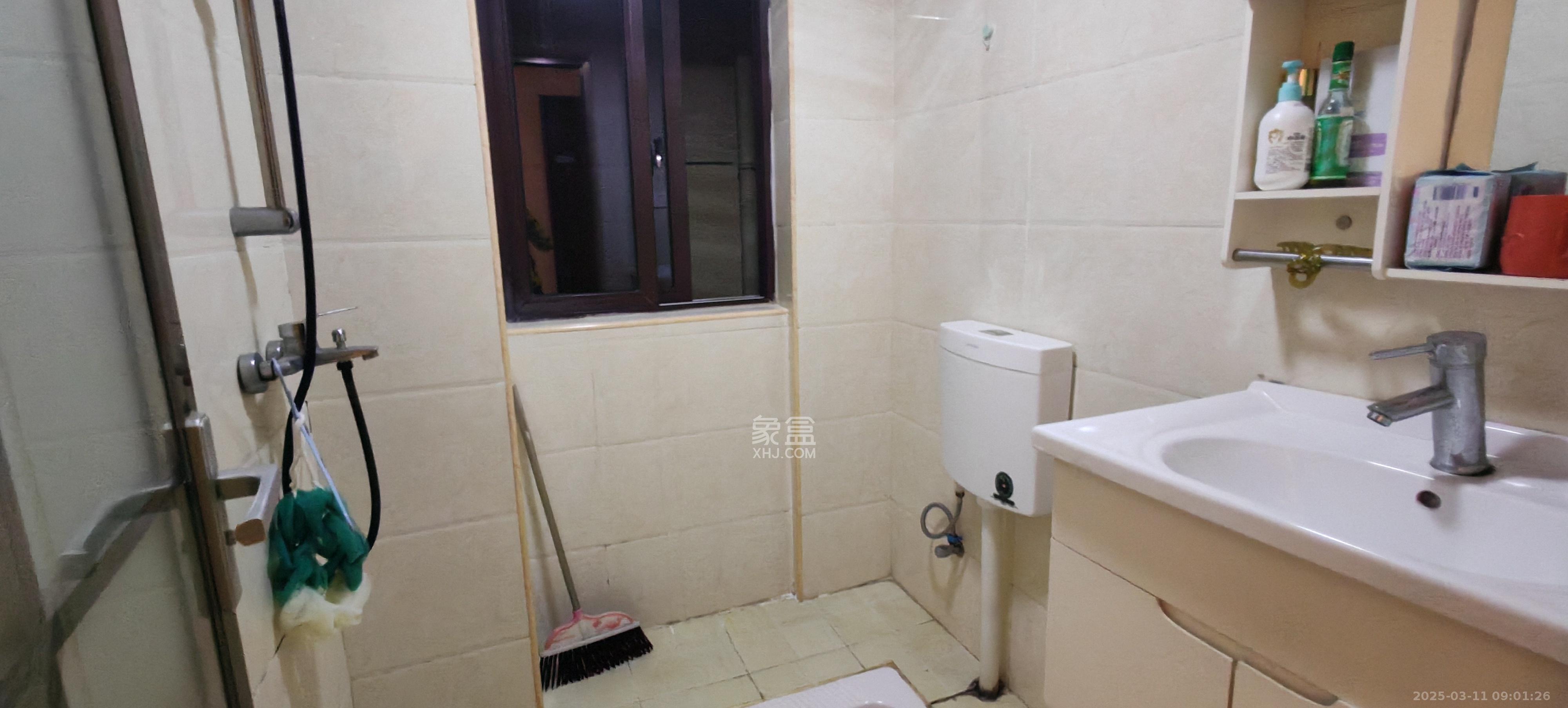 东方美地  3室2厅2卫   2500.00元/月室内图