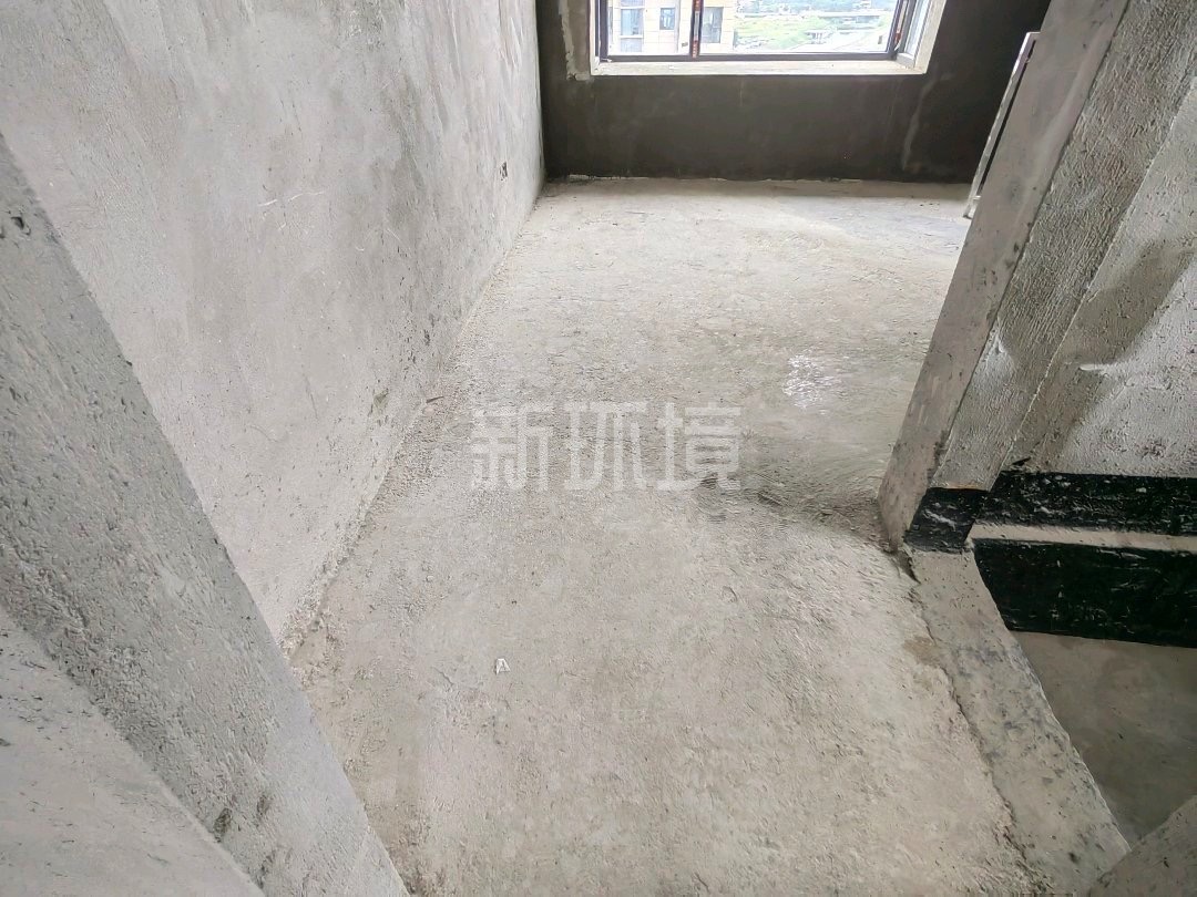 西溪凤凰城  4室2厅2卫   72.80万客厅