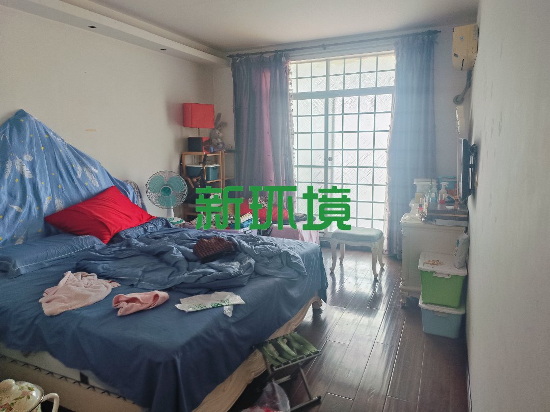 宏力大厦（宏历商业广场）  4室2厅2卫   110.00万客厅