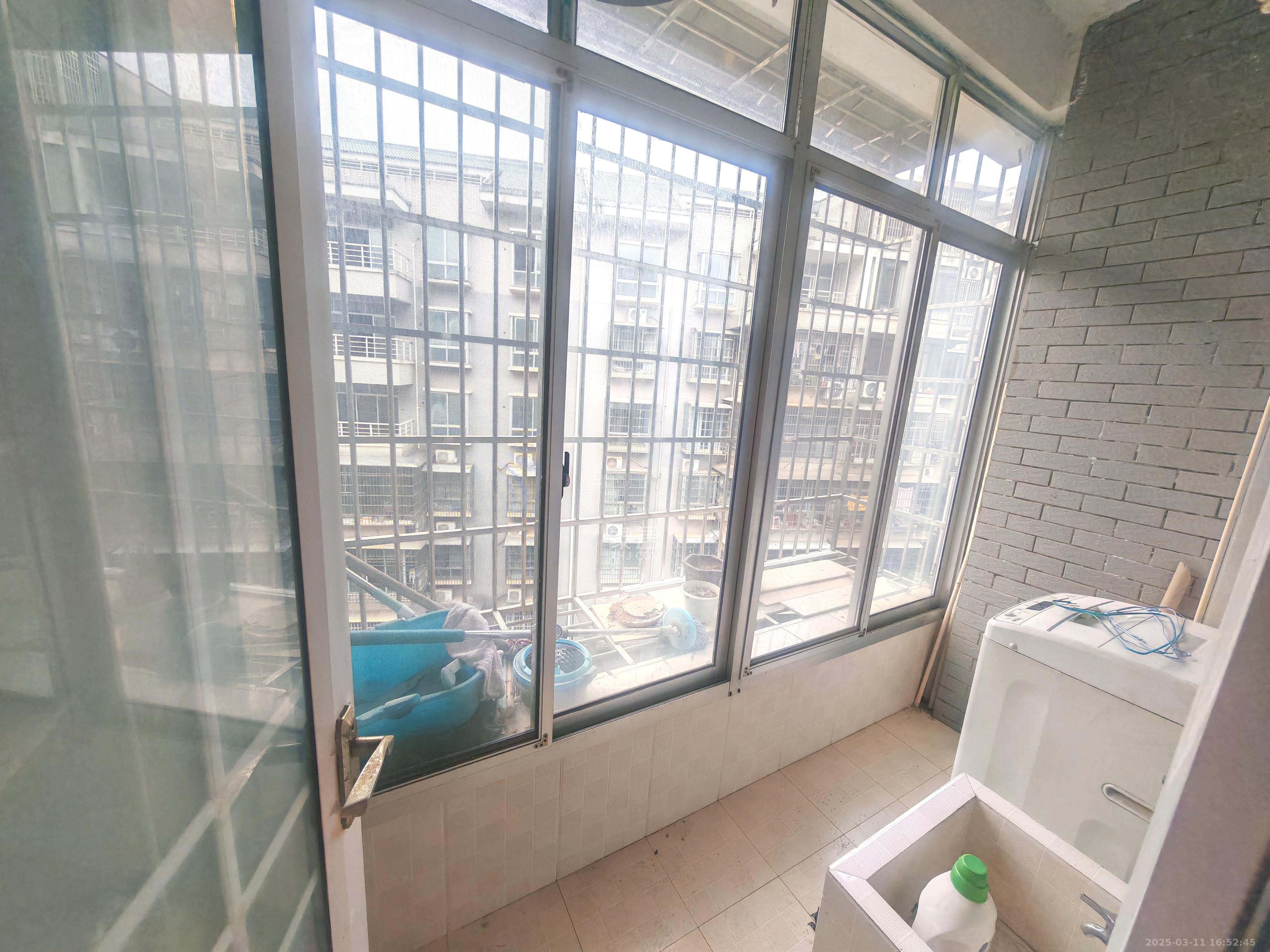 锑都家园  3室2厅2卫   1400.00元/月室内图