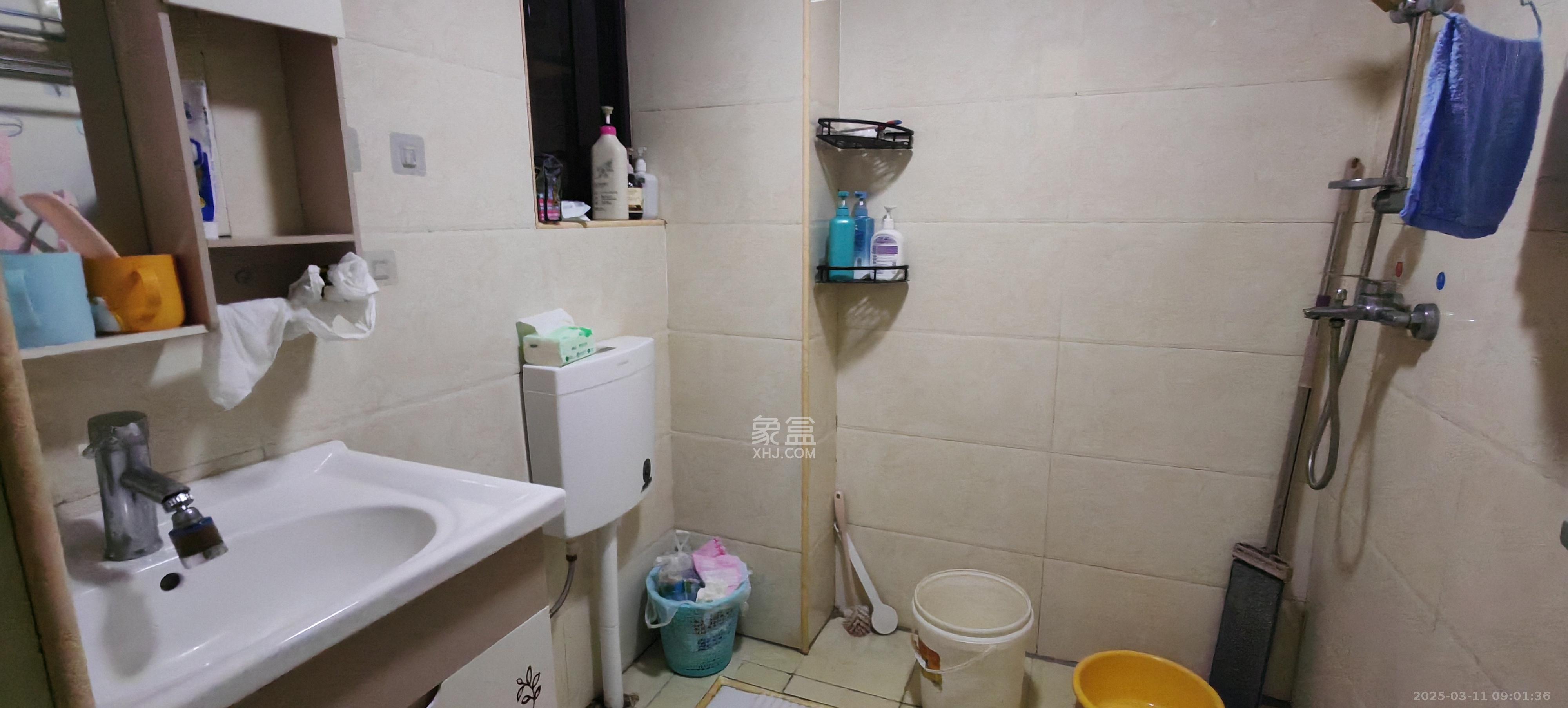 东方美地  3室2厅2卫   2500.00元/月室内图