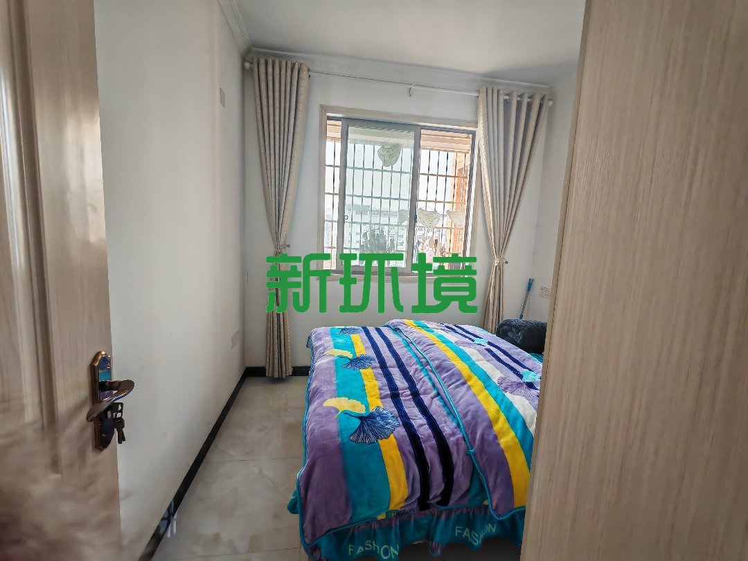 尚东御园  3室2厅2卫   66.80万客厅