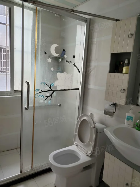 绿谷康都 4室2厅2卫 205.0万 绿谷康都 4室2厅2卫 205.0万客厅