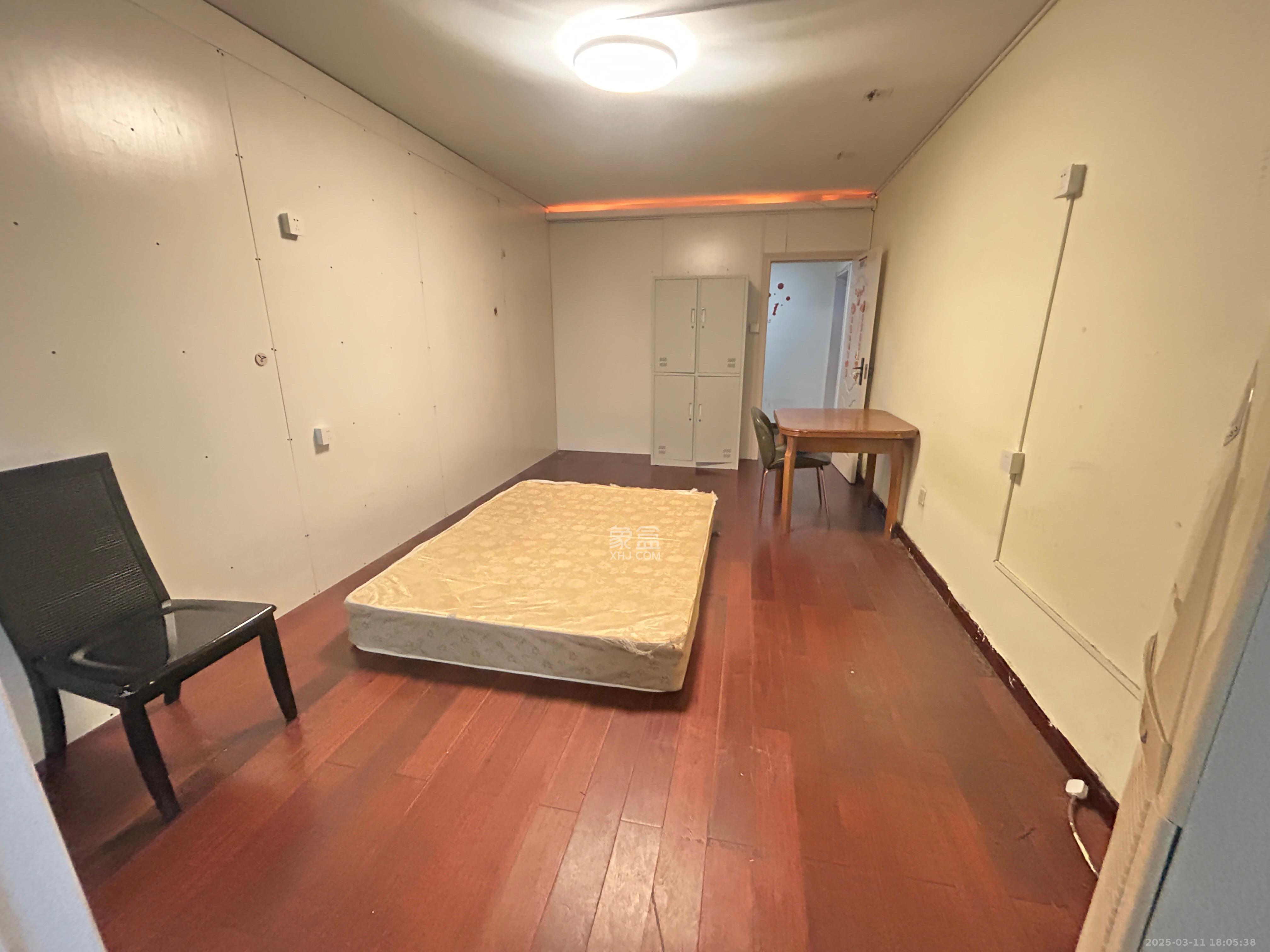 鑫溪大厦  4室2厅1卫   4600.00元/月室内图