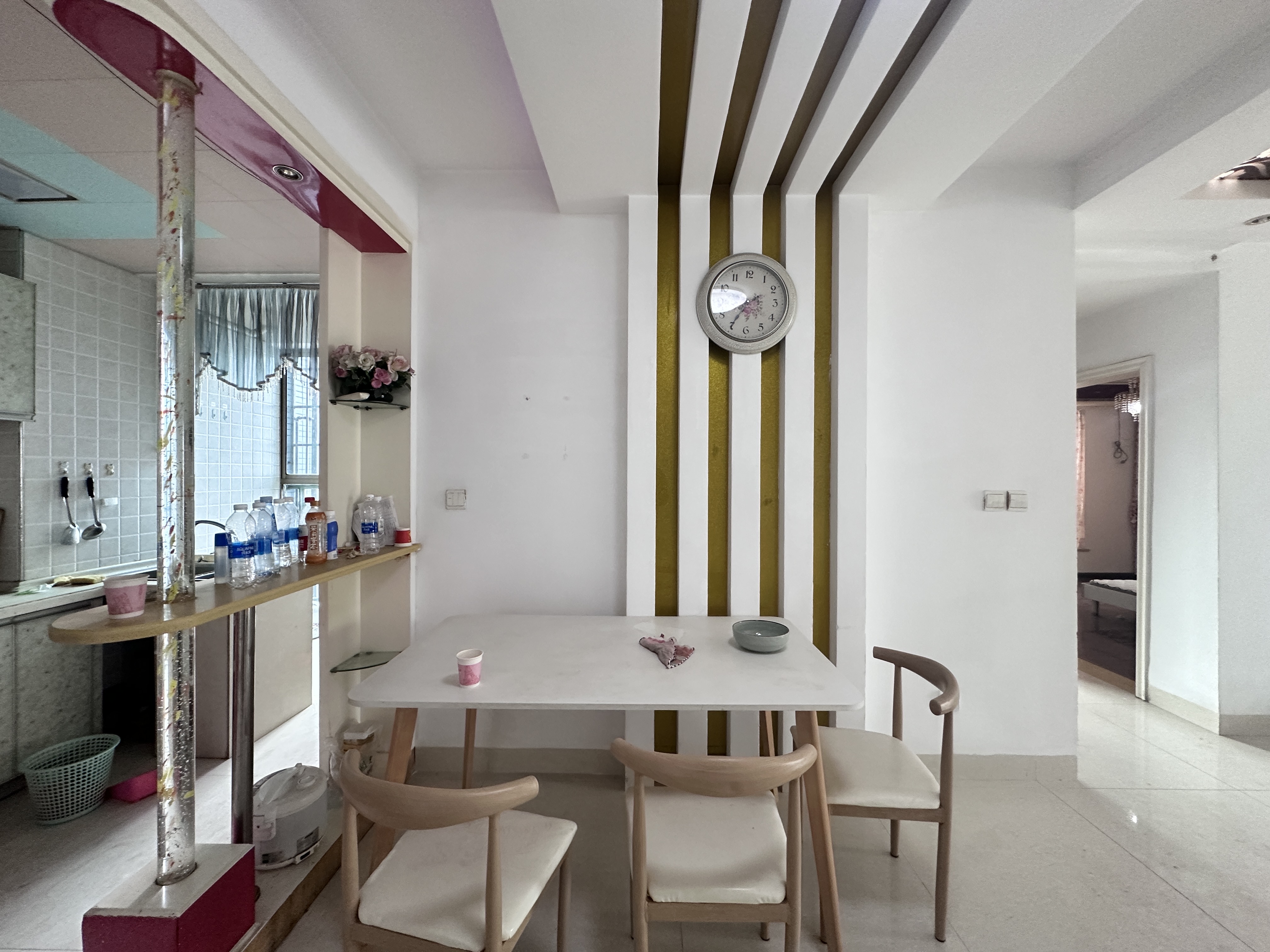 峰景国际 2室2厅1卫 1700.0元/月 峰景国际 2室2厅1卫 1700.0元/月室内图