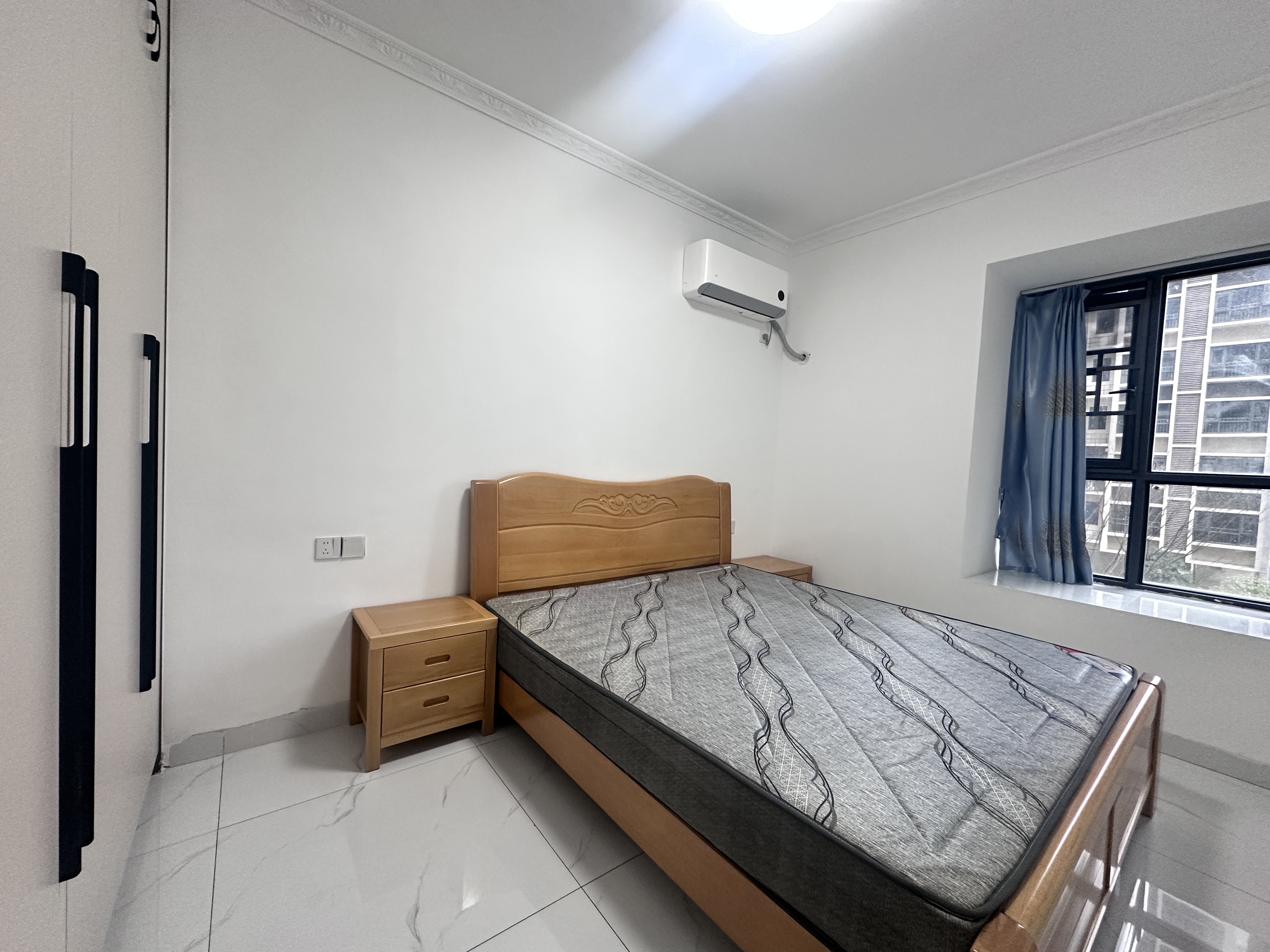 互助小区电梯房 3室2厅2卫 1700.0元/月 互助小区电梯房 3室2厅2卫 1700.0元/月室内图