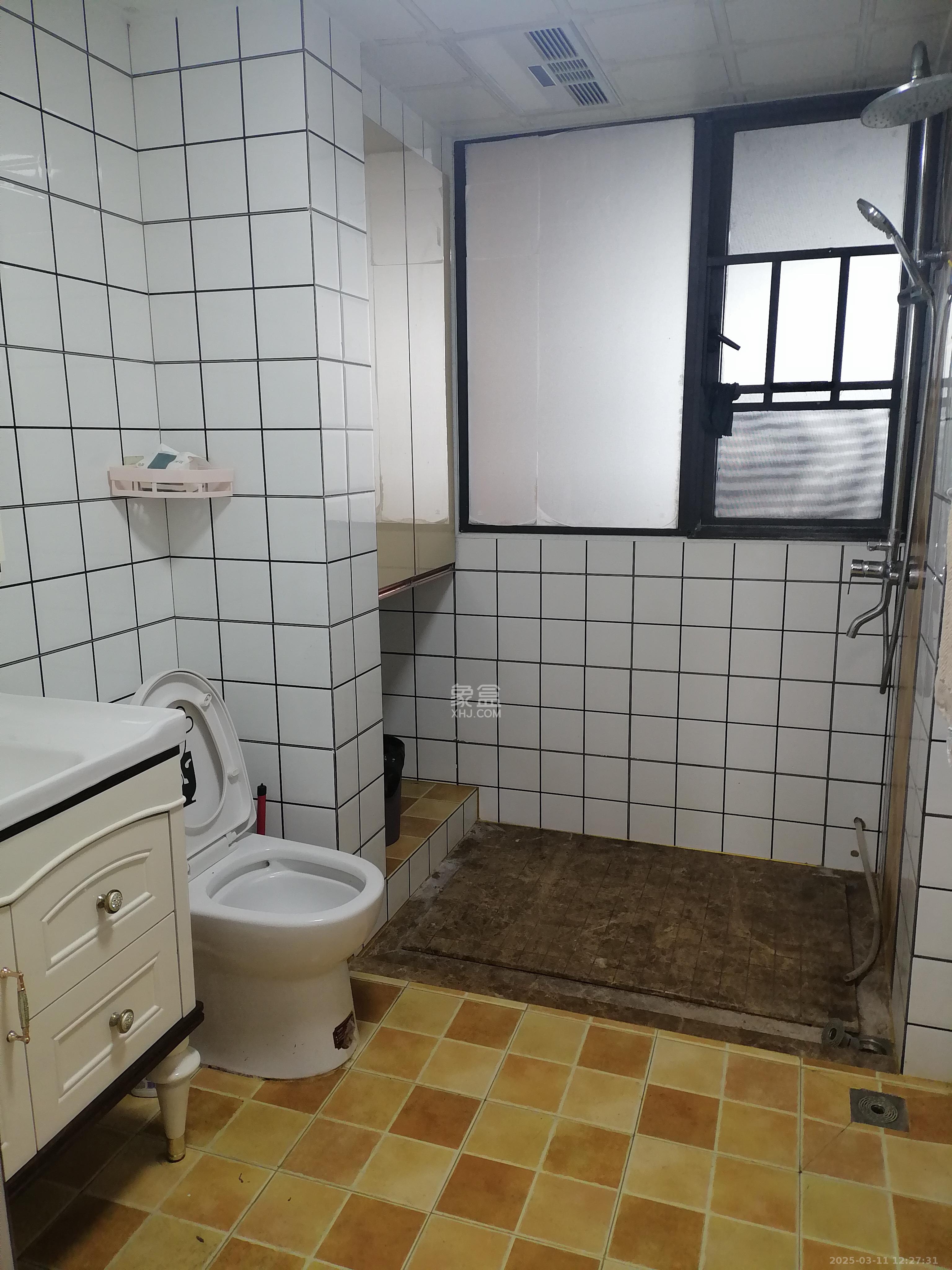 华润置地广场二期  2室2厅2卫   2300.00元/月室内图