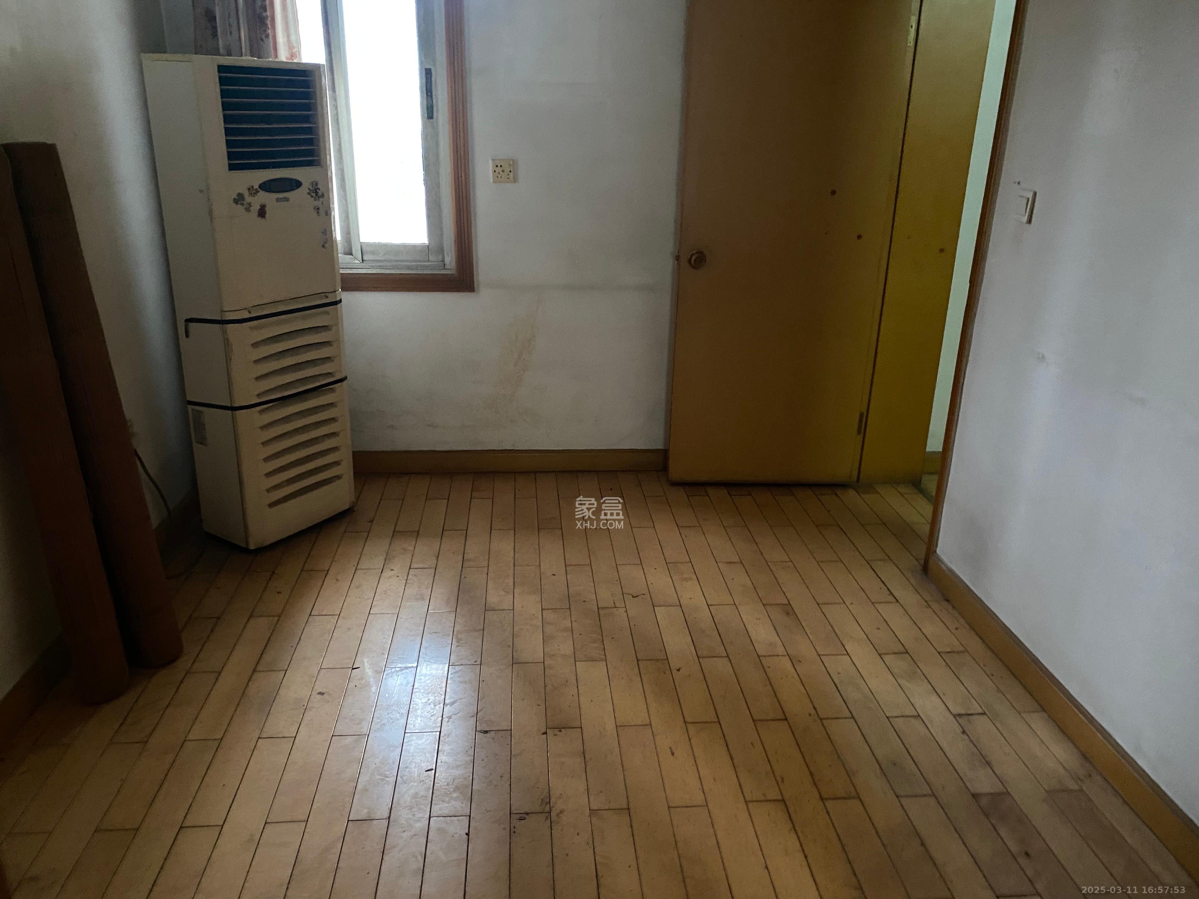 八一路散盘  4室1厅1卫   2100.00元/月室内图