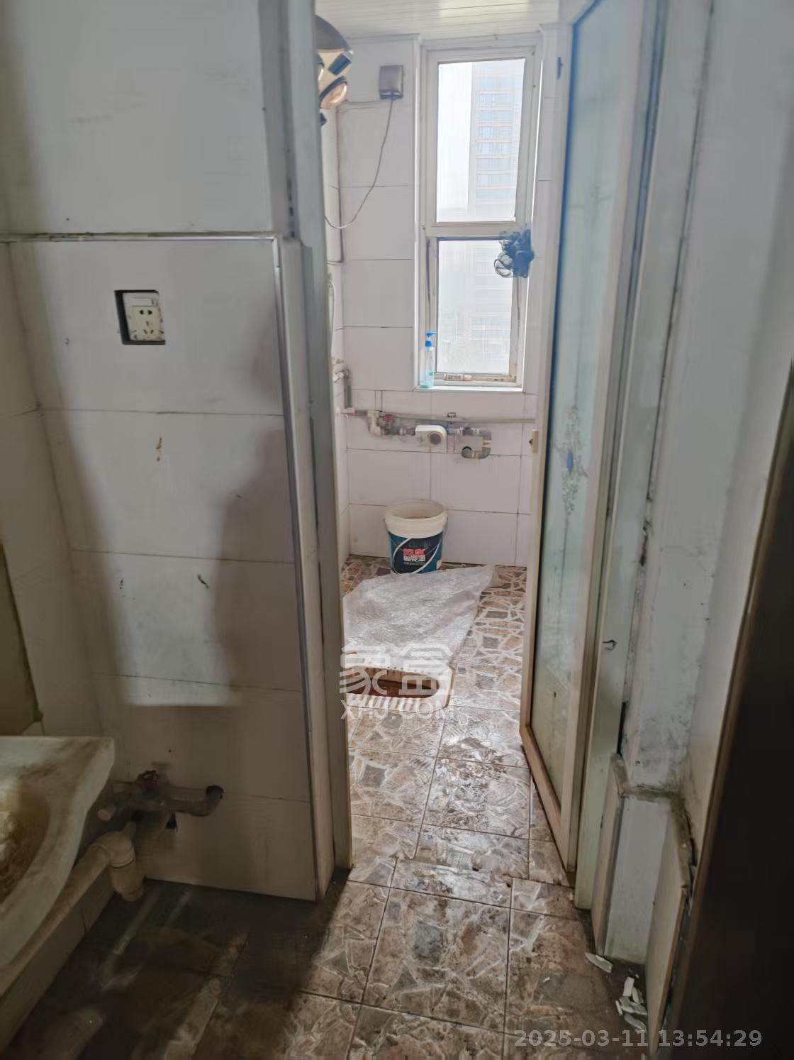 盛湘家园  3室2厅2卫    1800.0元/月 盛湘家园  3室2厅2卫    1800.0元/月室内图