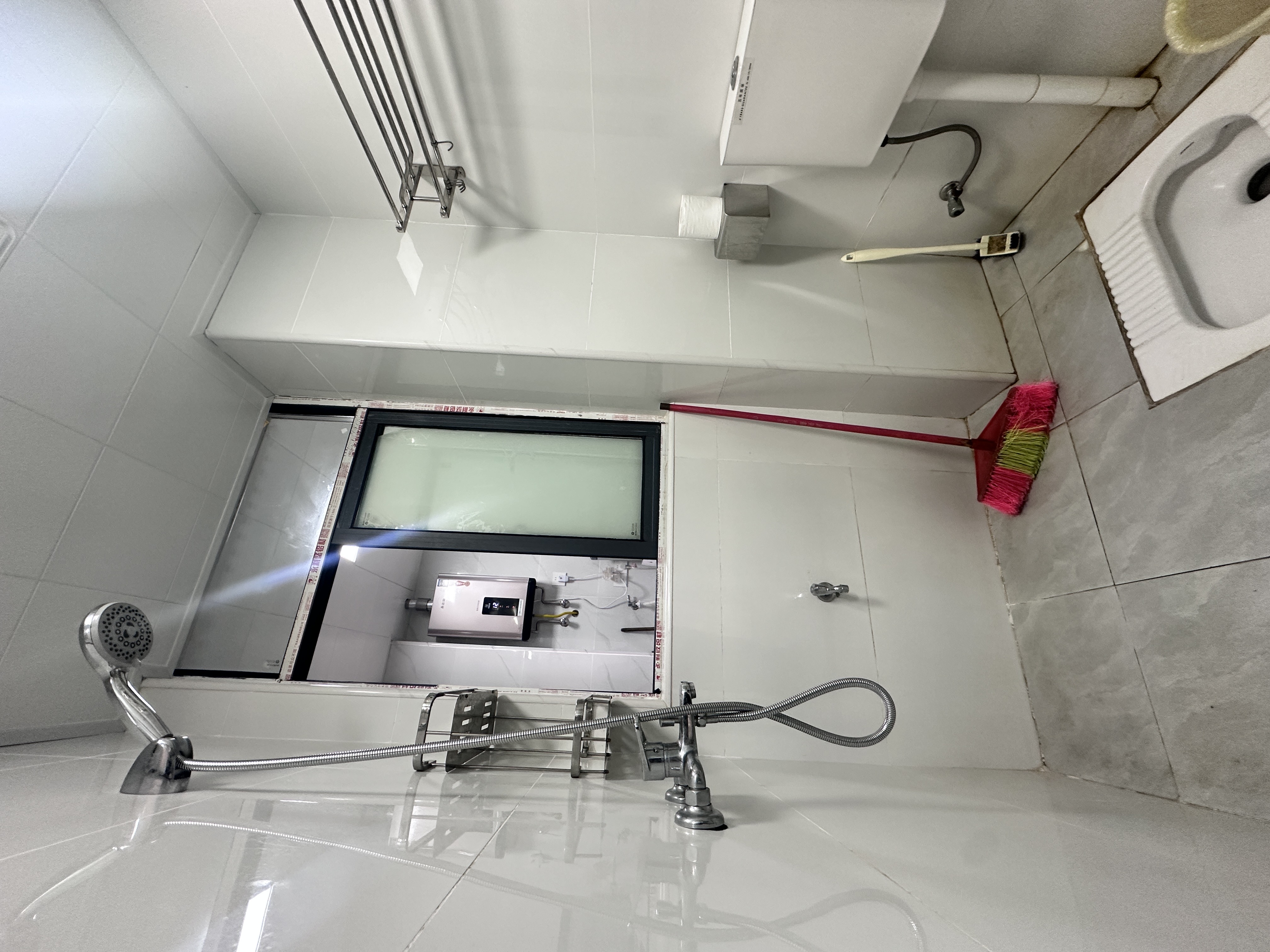 互助小区电梯房 3室2厅2卫 1700.0元/月 互助小区电梯房 3室2厅2卫 1700.0元/月室内图