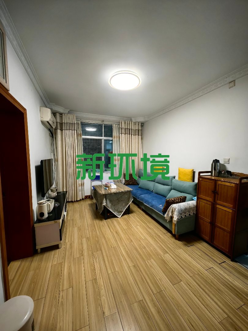 鞭子厂宿舍  3室2厅1卫    32.0万 鞭子厂宿舍  3室2厅1卫    32.0万客厅