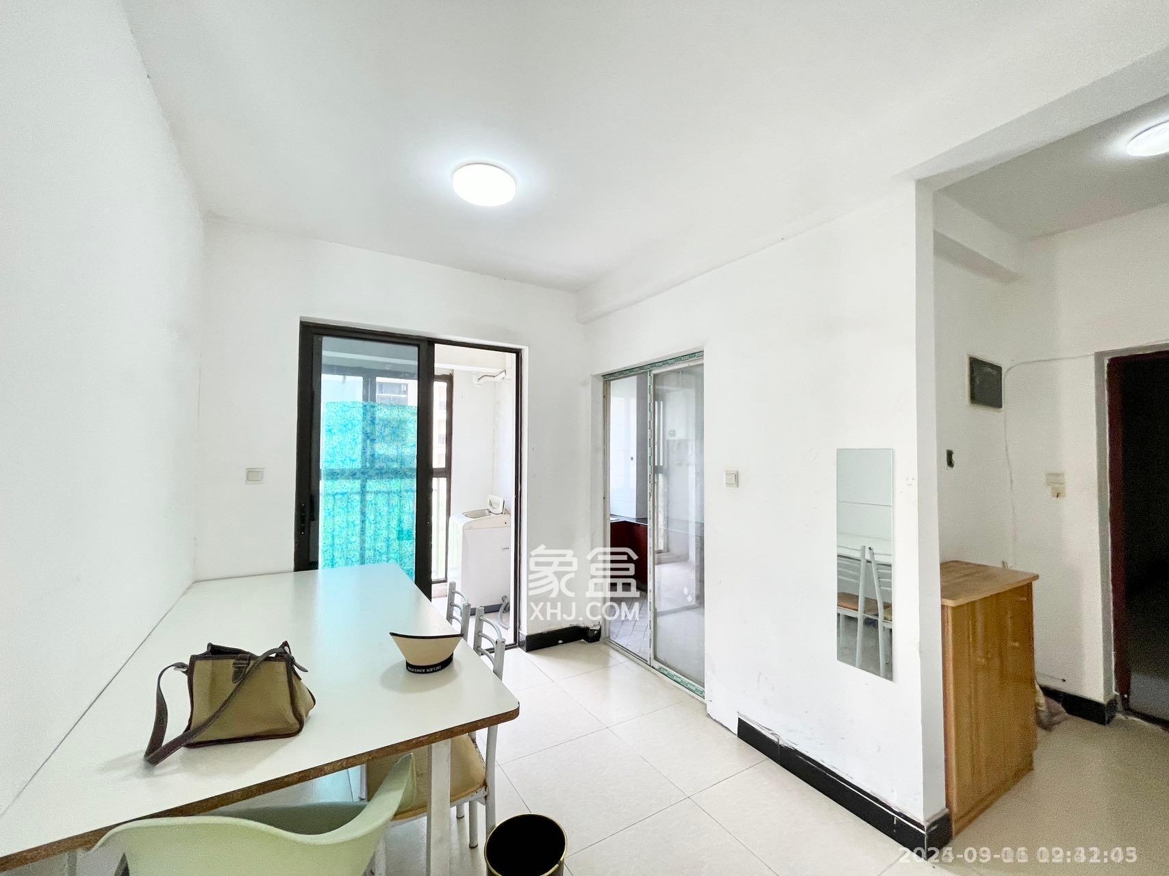 保利麓谷林语E区 3室2厅1卫 2000.0元/月 保利麓谷林语E区 3室2厅1卫 2000.0元/月室内图