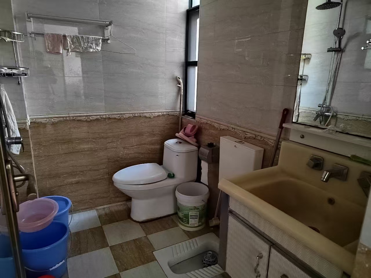 云顶上品 3室2厅1卫 1600.0元/月 云顶上品 3室2厅1卫 1600.0元/月室内图